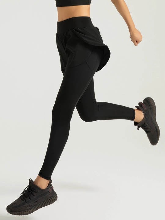Sport losinlari shortikli Kioko. Ayollar sport kiyimi. Fitnes uchun shortikli legginslar