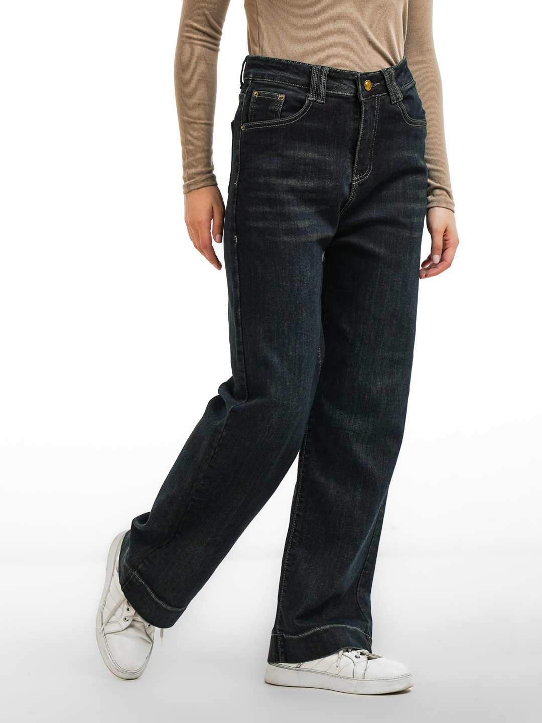 Qora jinsi shimlarning dumbalari