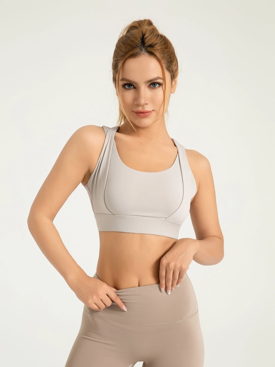 Ayollar sport topi Kioko. Olinadigan chashkali sport to'pi. Ayollar spor kiyimi