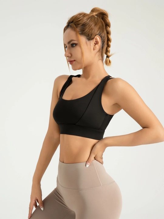 Ayollar sport topi Kioko. Olinadigan chashkali sport to'pi. Ayollar spor kiyimi
