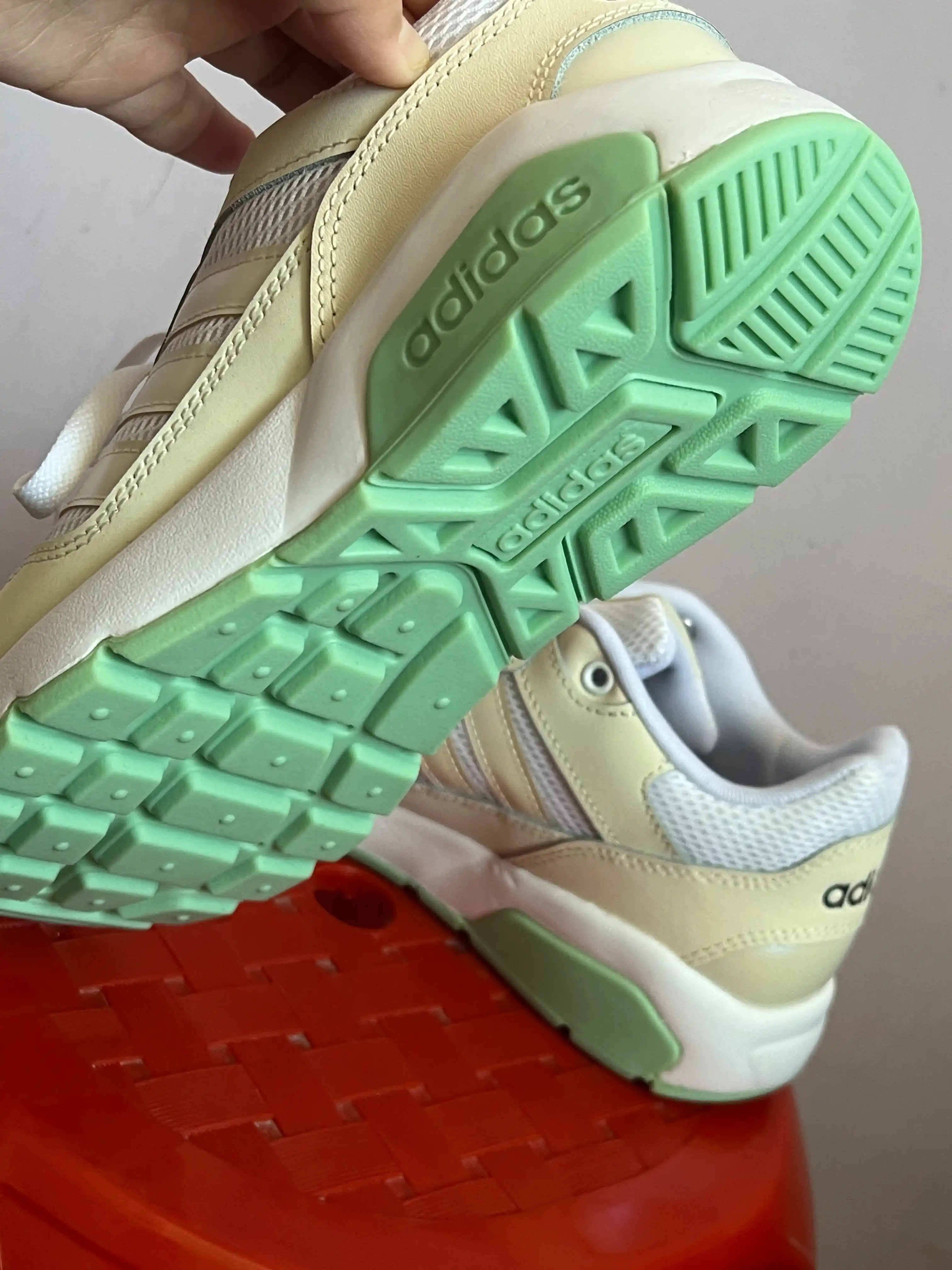 Кроссовки adidas женские RUN9TIS