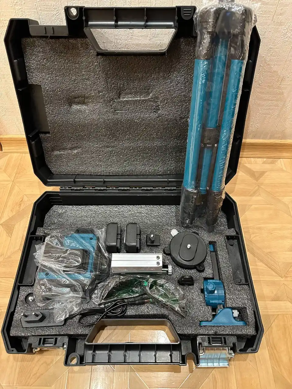 Lazer darajasi 4D, daraja, 360 daraja, 16 qator, tripod va ikkita batareya bilan