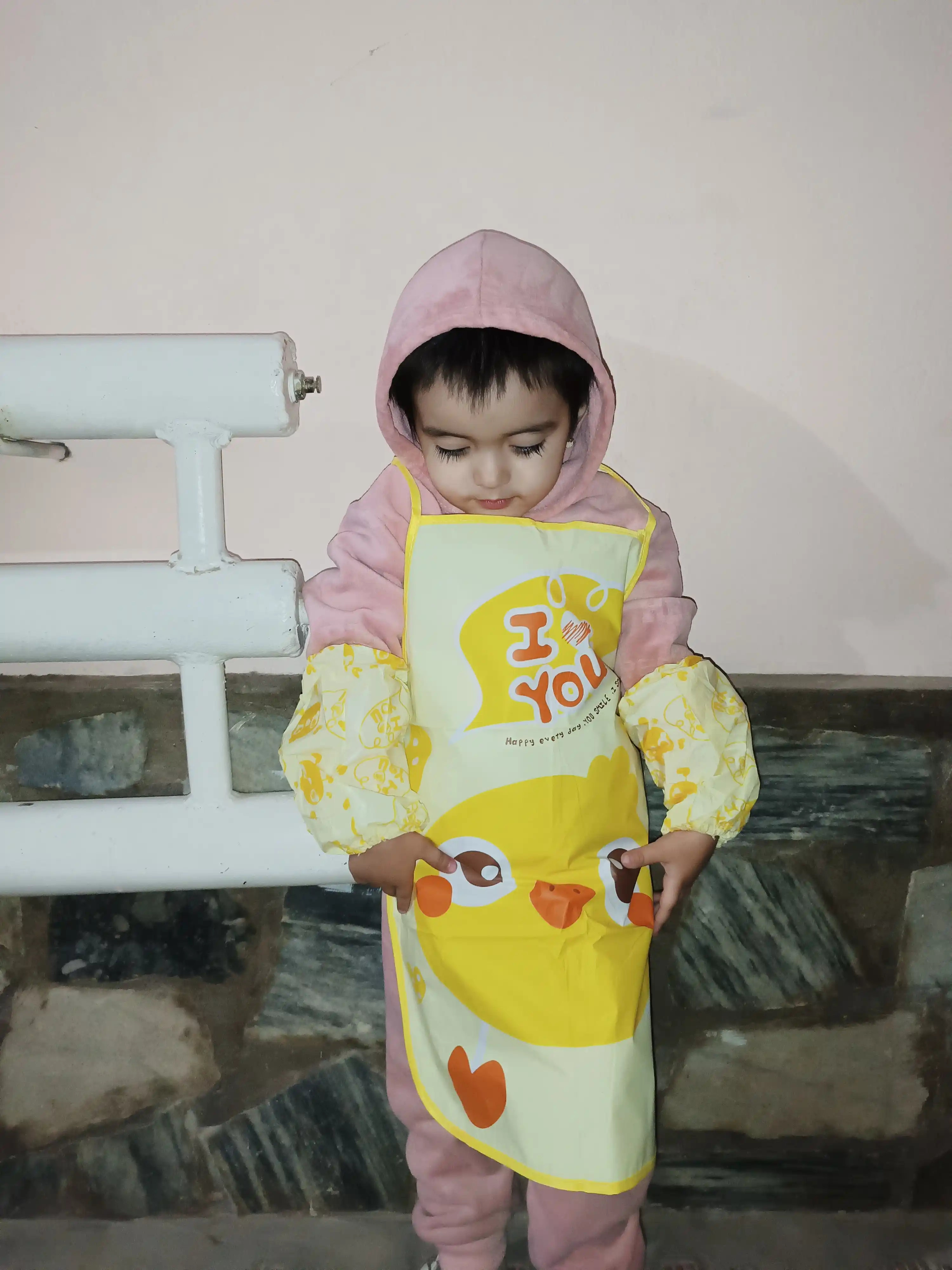 Bolalar apron va yenglari, ijodkorlik, chizish, mehnat uchun