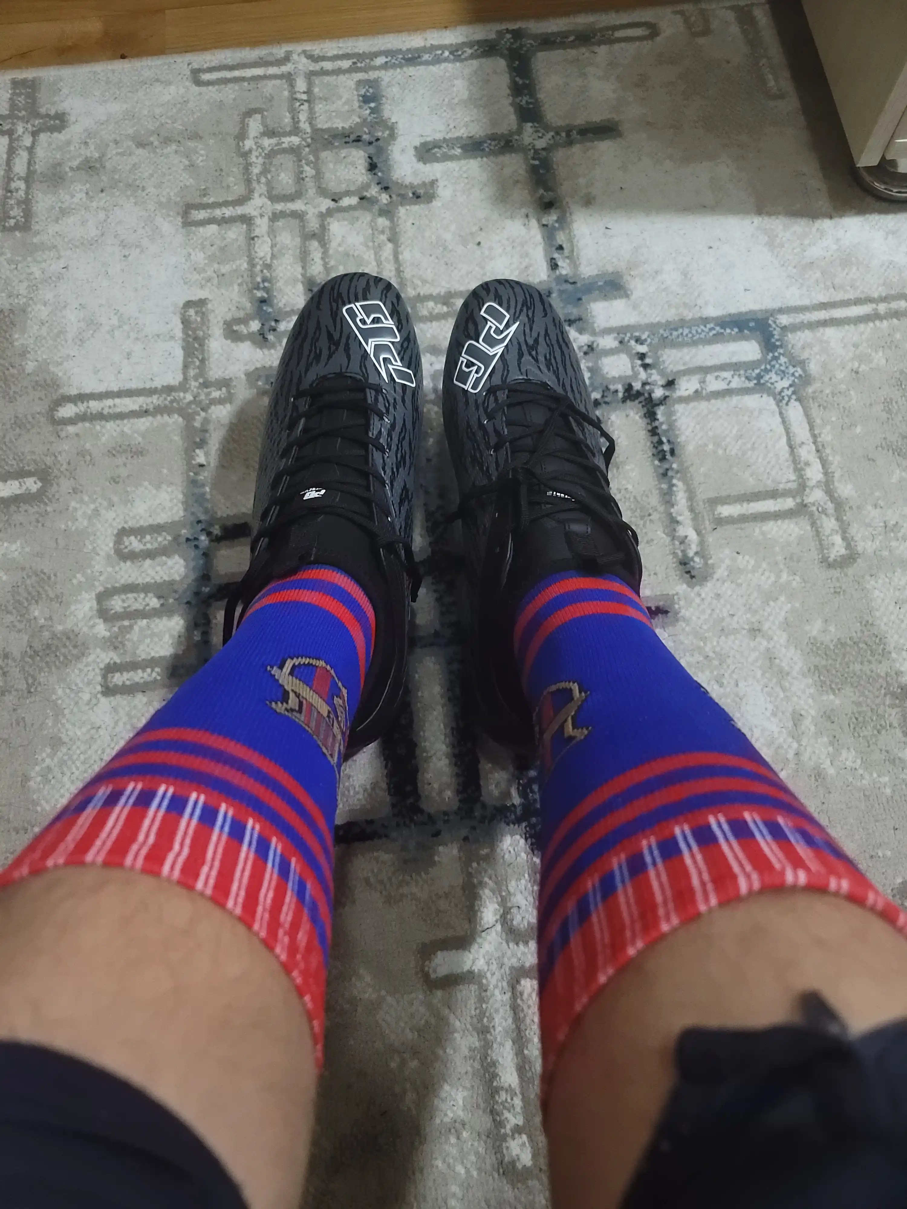 Futbol getrilari, paypoqlari. 34-41 Gacha. Maktab uchun