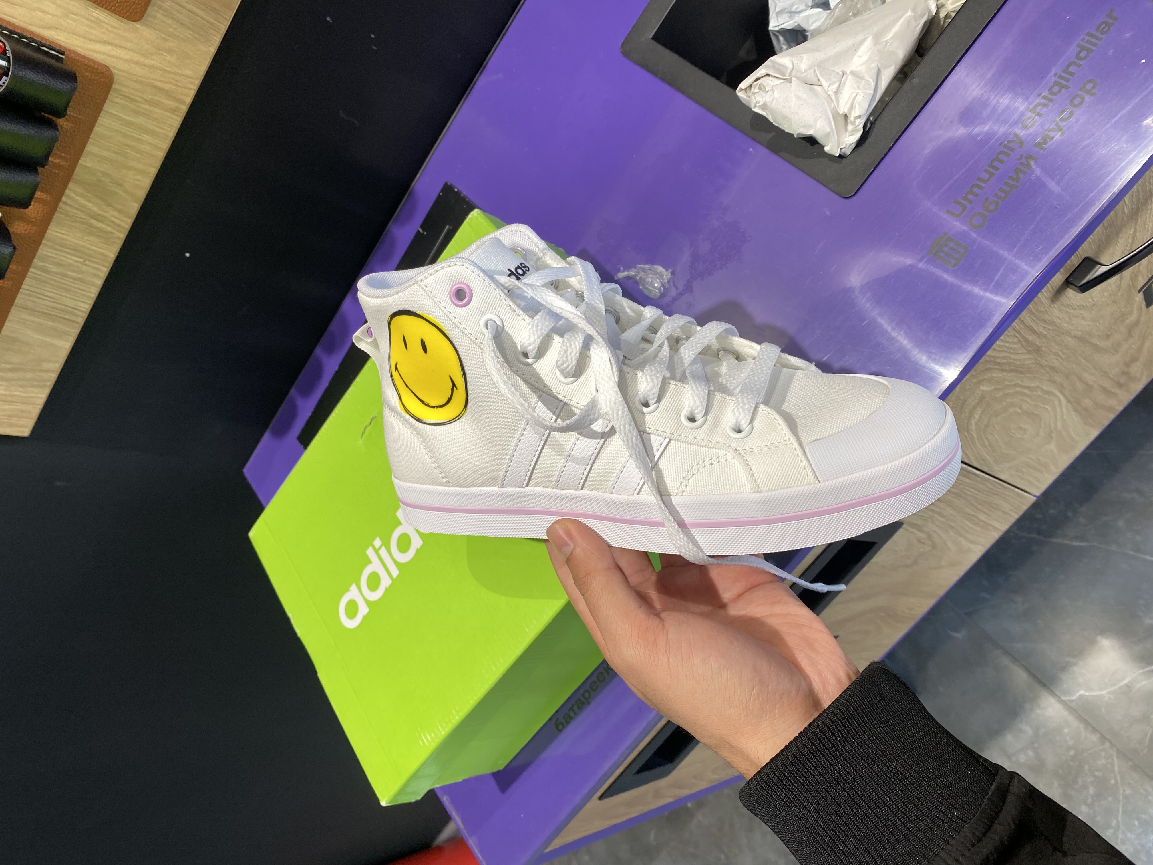 Krossovka adidas ayollar uchun Bravada Mid