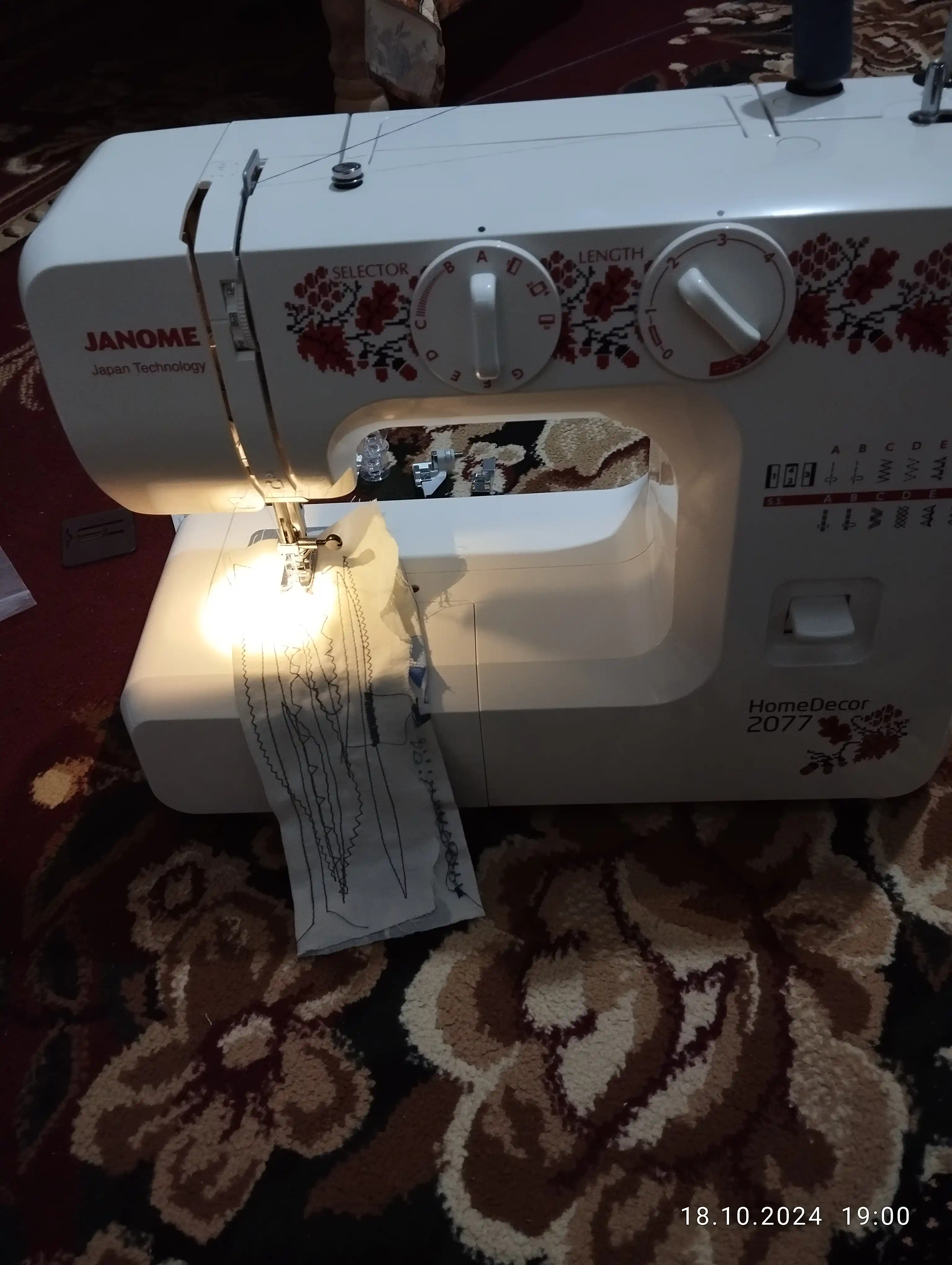 Tikuv mashinasi Janome HomeDecor 2077