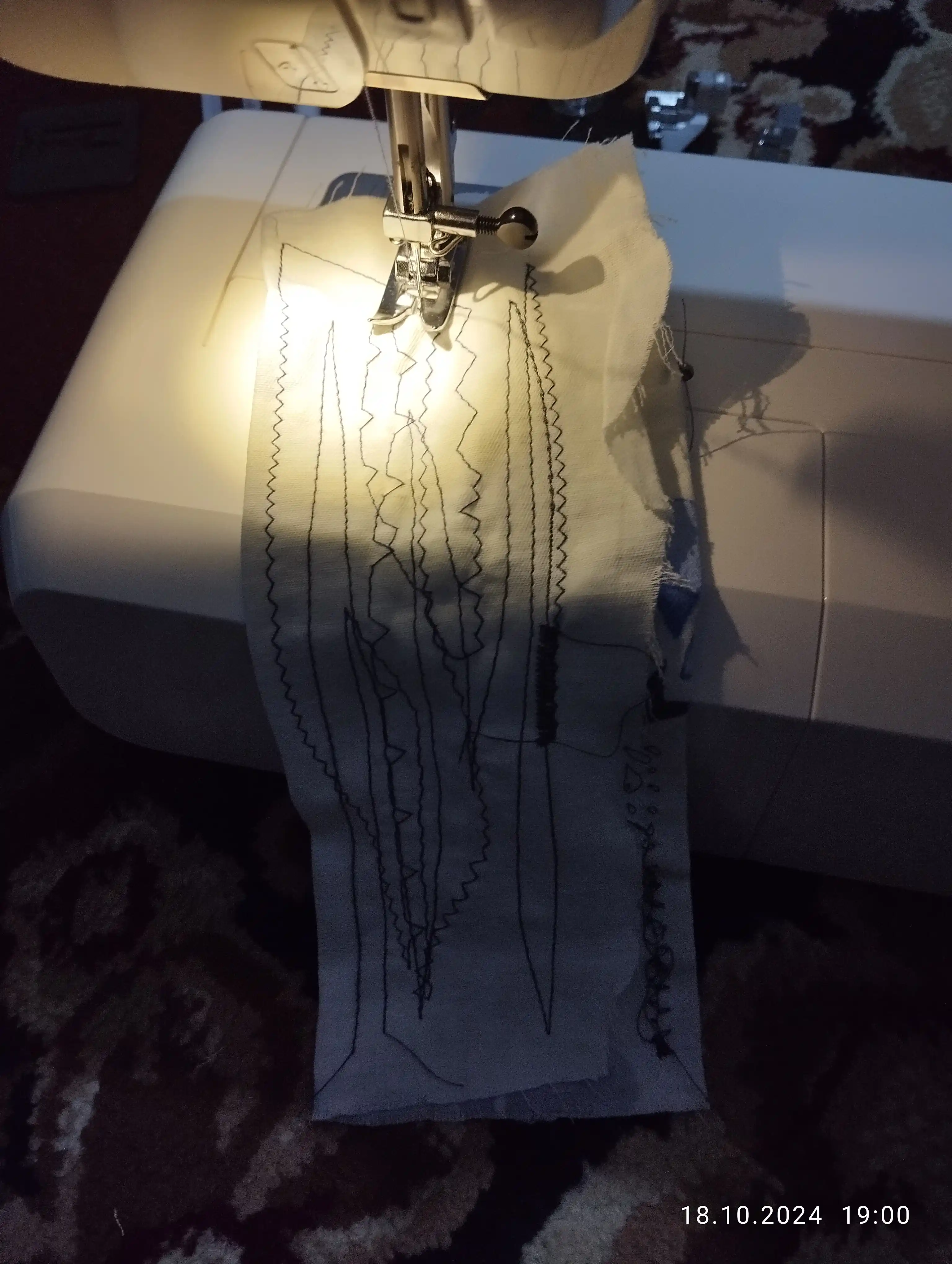 Tikuv mashinasi Janome HomeDecor 2077