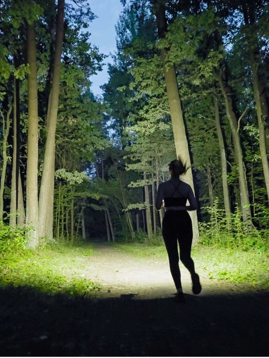 Bosh chiroq Armytek Wizard C2 Pro Max Lr sovuq nur