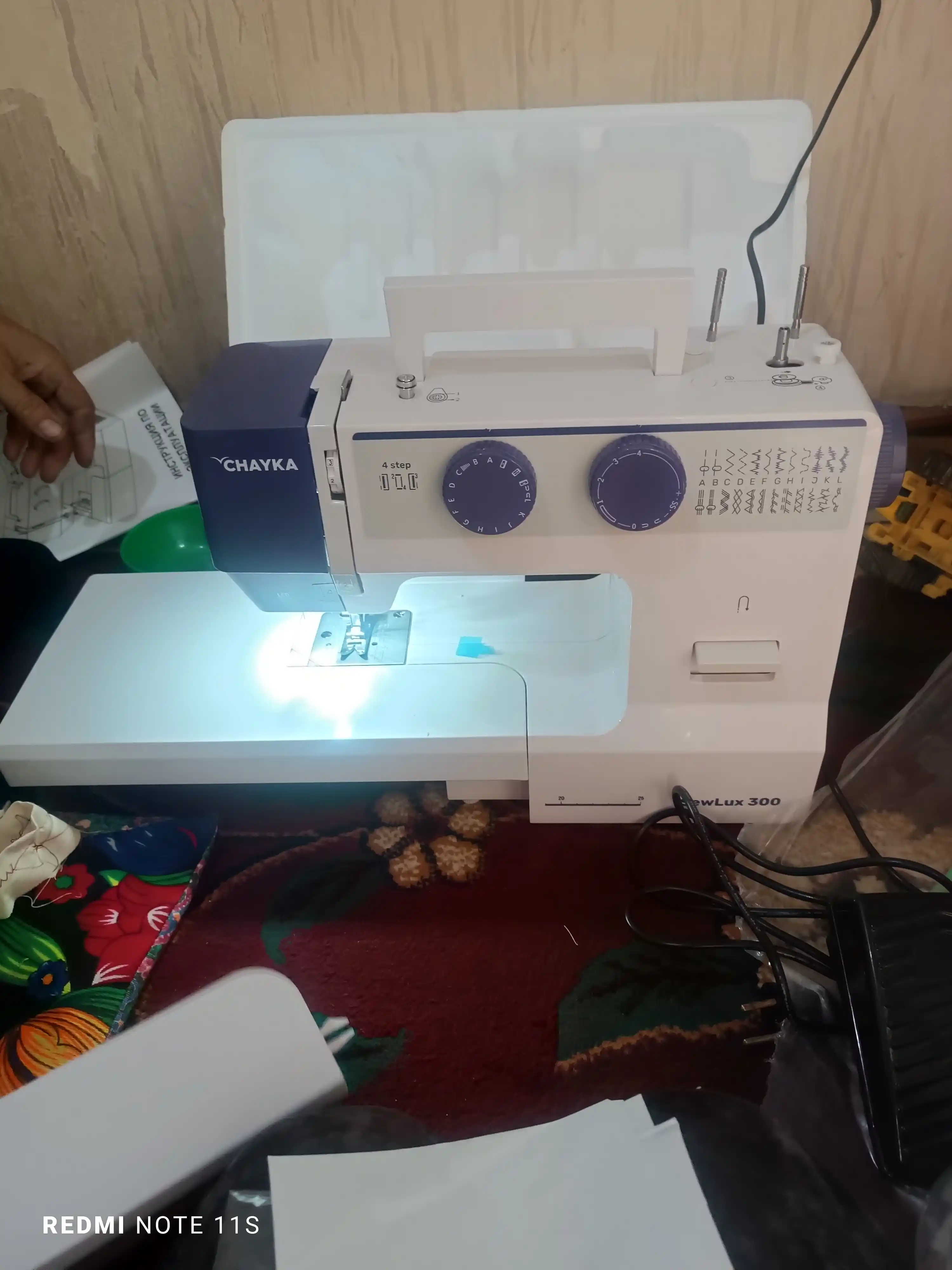 Tikuv mashinasi CHAYKA SewLux 300