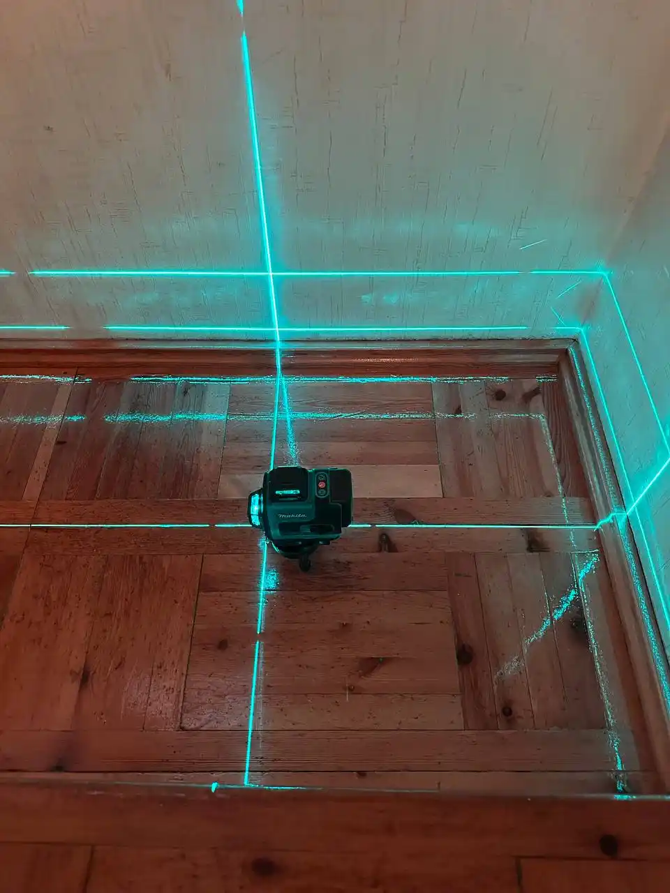 Lazer darajasi 4D, daraja, 360 daraja, 16 qator, tripod va ikkita batareya bilan