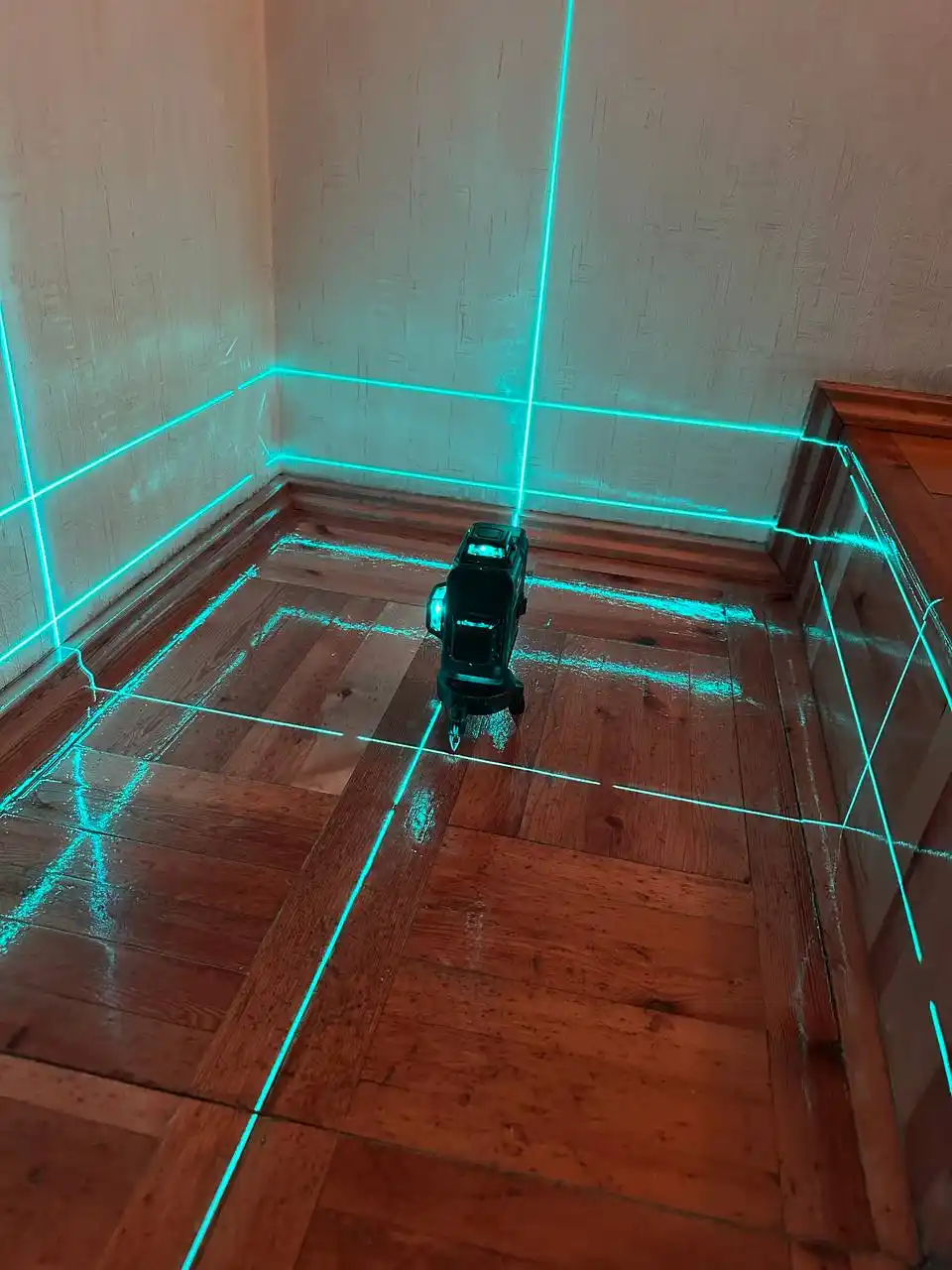 Lazer darajasi 4D, daraja, 360 daraja, 16 qator, tripod va ikkita batareya bilan