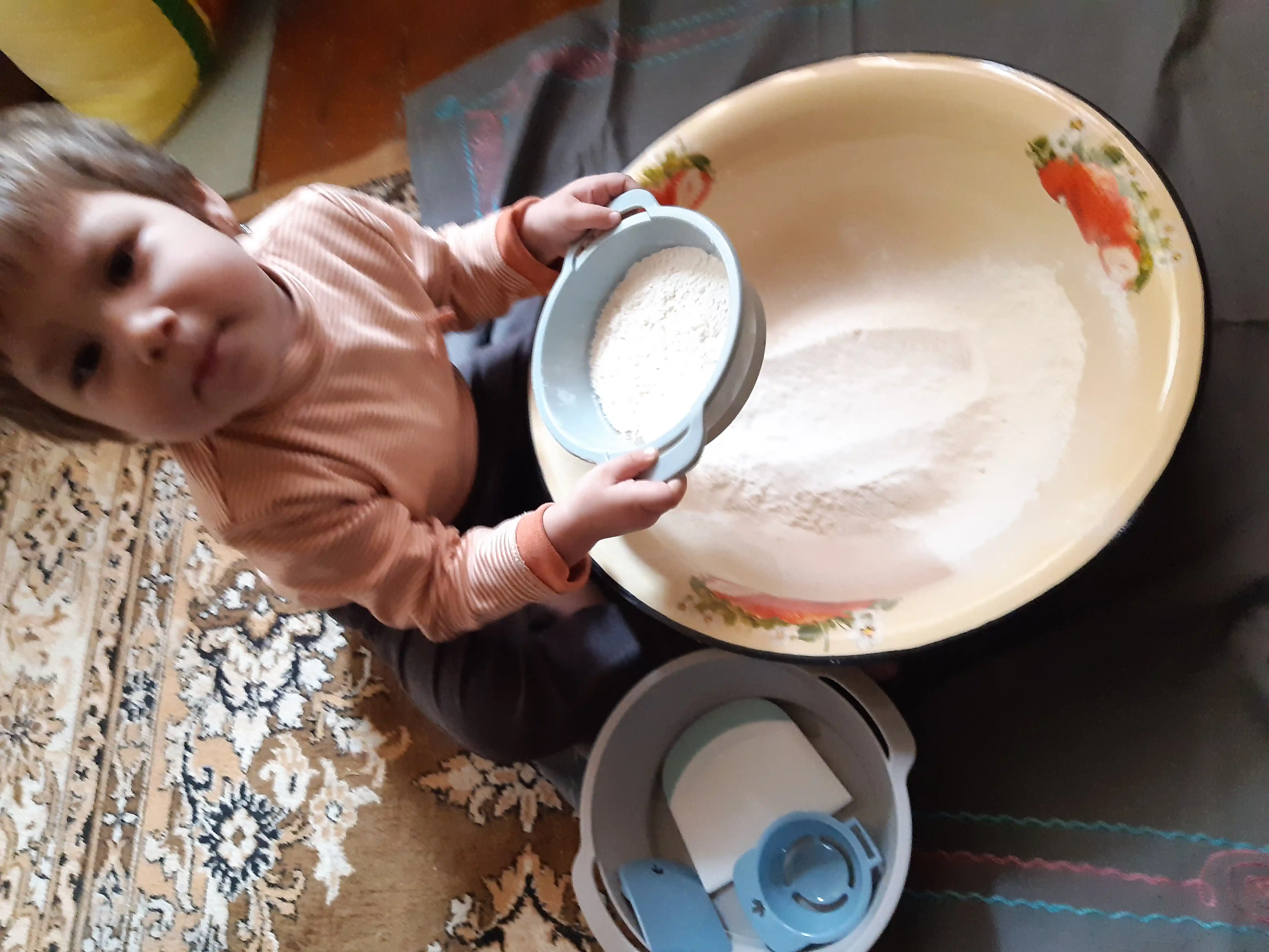 Кухонный набор, миска, сито, шпатель и разделитель яиц
