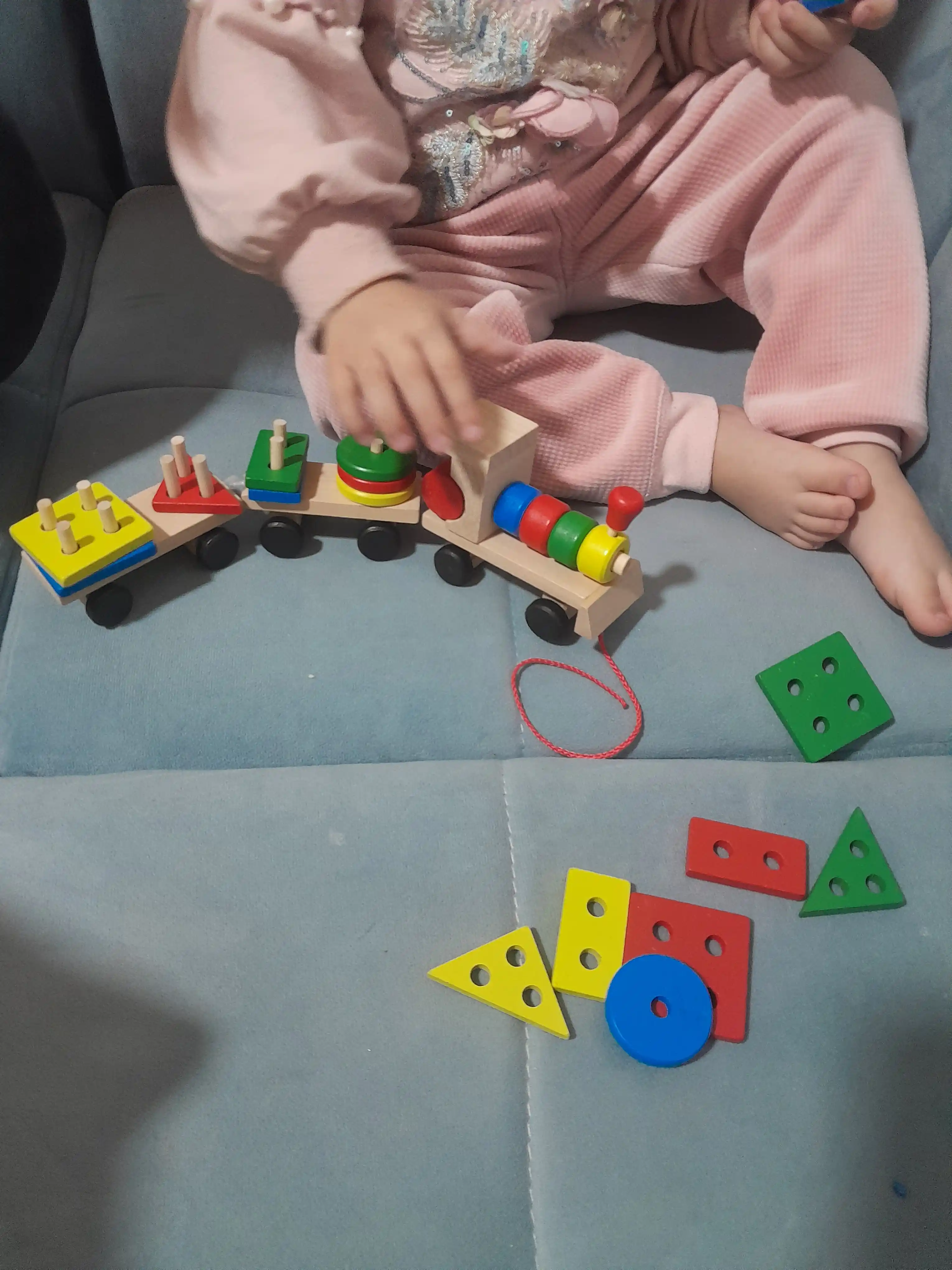 Rivojlantiruvchi o'yinchoq, bolalar uchun sorter, parovoz Montessori saralovchi