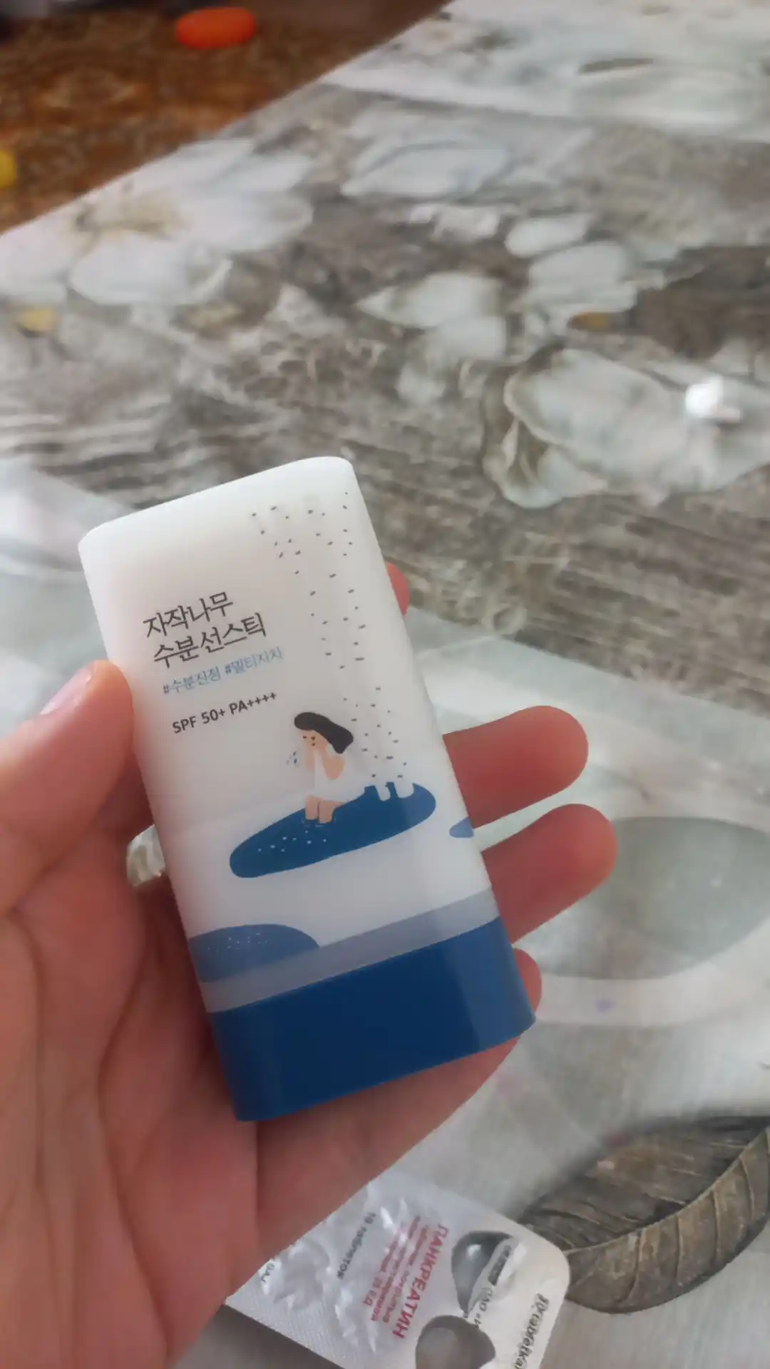 Dumaloq lab qayin sharbati nemlendirici quyosh tayoqchasi SPF 50 + PA + +++