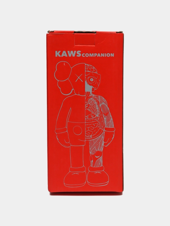Sovg‘a qutisi bilan Kaws besh yillik haykalchasi, interyer dizayni uchun, bearbrik qavs