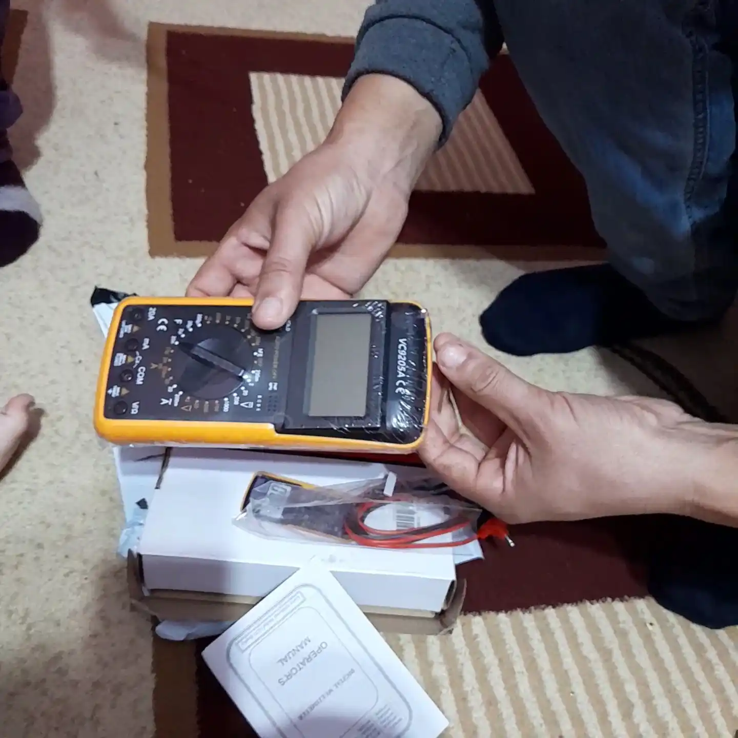 Multimetr raqamli DT9205A, ovozli qo'ng'iroq bilan