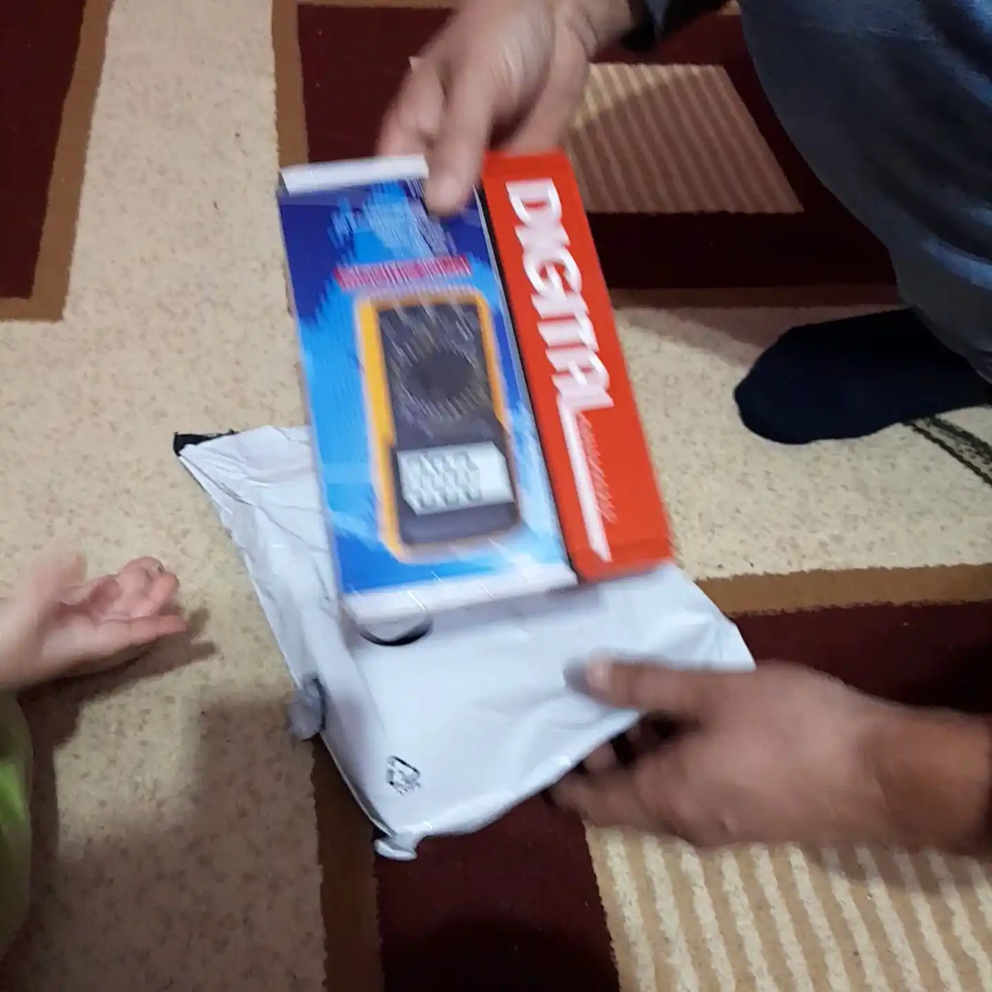 Multimetr raqamli DT9205A, ovozli qo'ng'iroq bilan