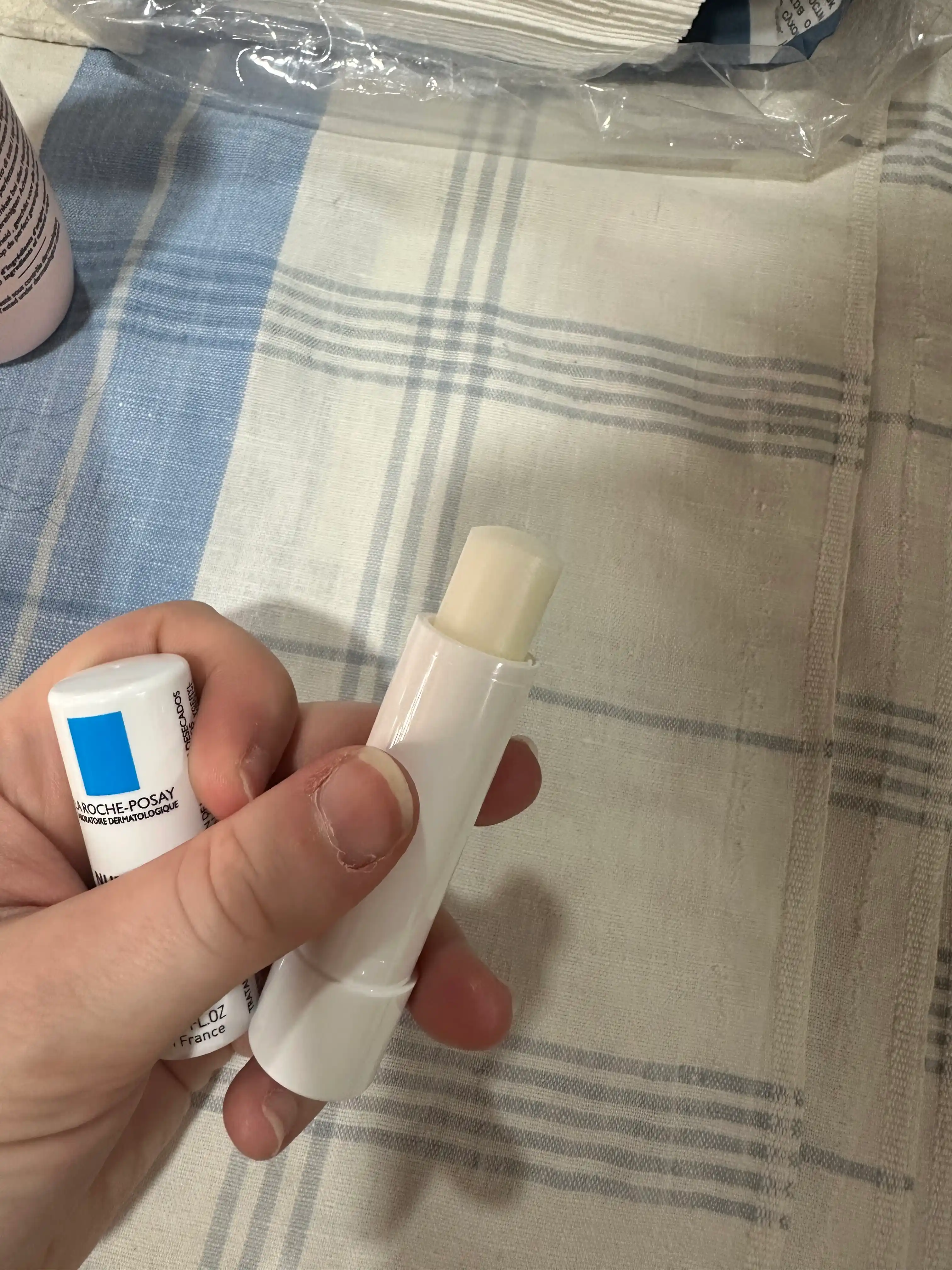 Oziqlantiruvchi balzam LA ROCHE-POSAY NUTRITIC LEVRES, lablar terisini chuqur tiklash uchun, 4.7 ml