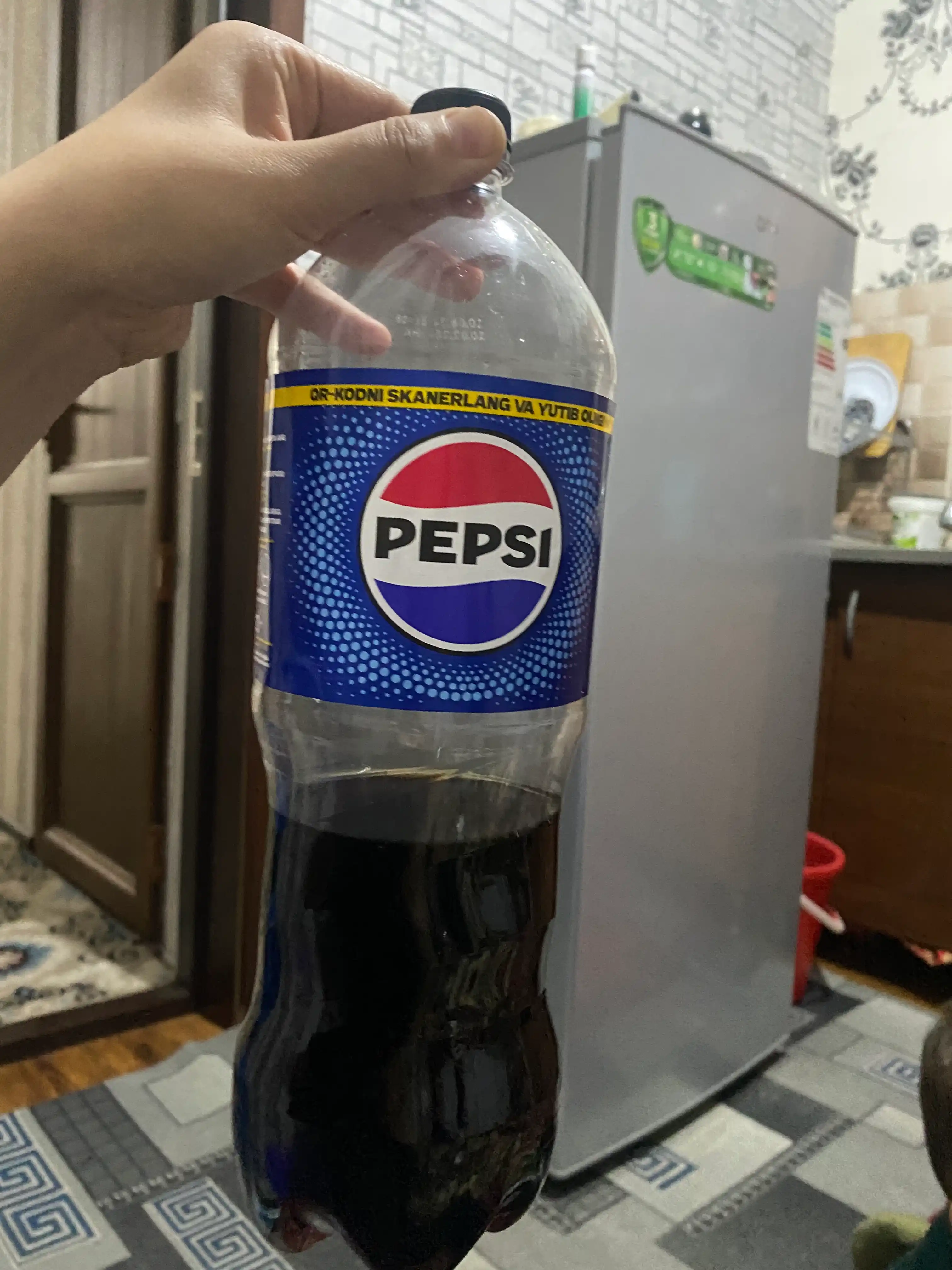 Gazlangan ichimlik Pepsi, 1 litr