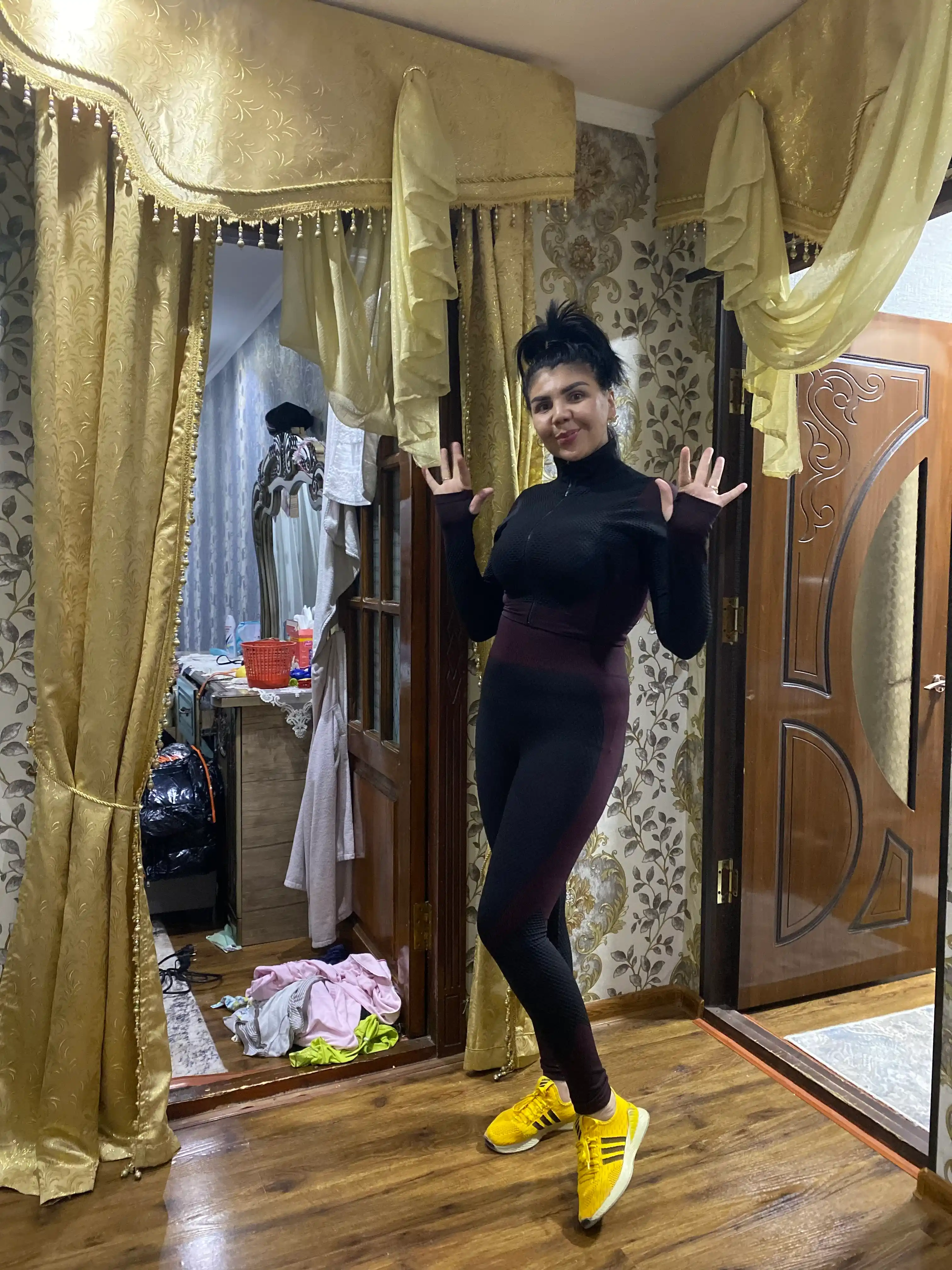 Ayollar uchun 2 tasi 1 da sport kiyimi: sport to‘plami va kompression fitnes-rashgard