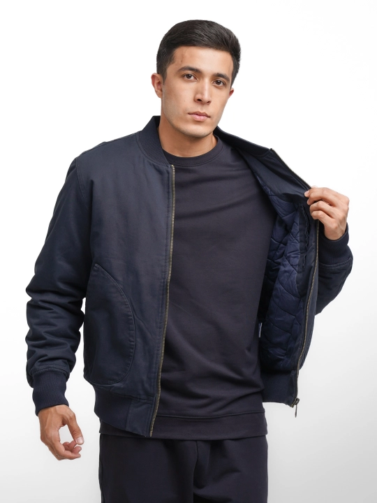 Qishki fasl uchun erkaklar kurtkasi, o'lchami XL - 