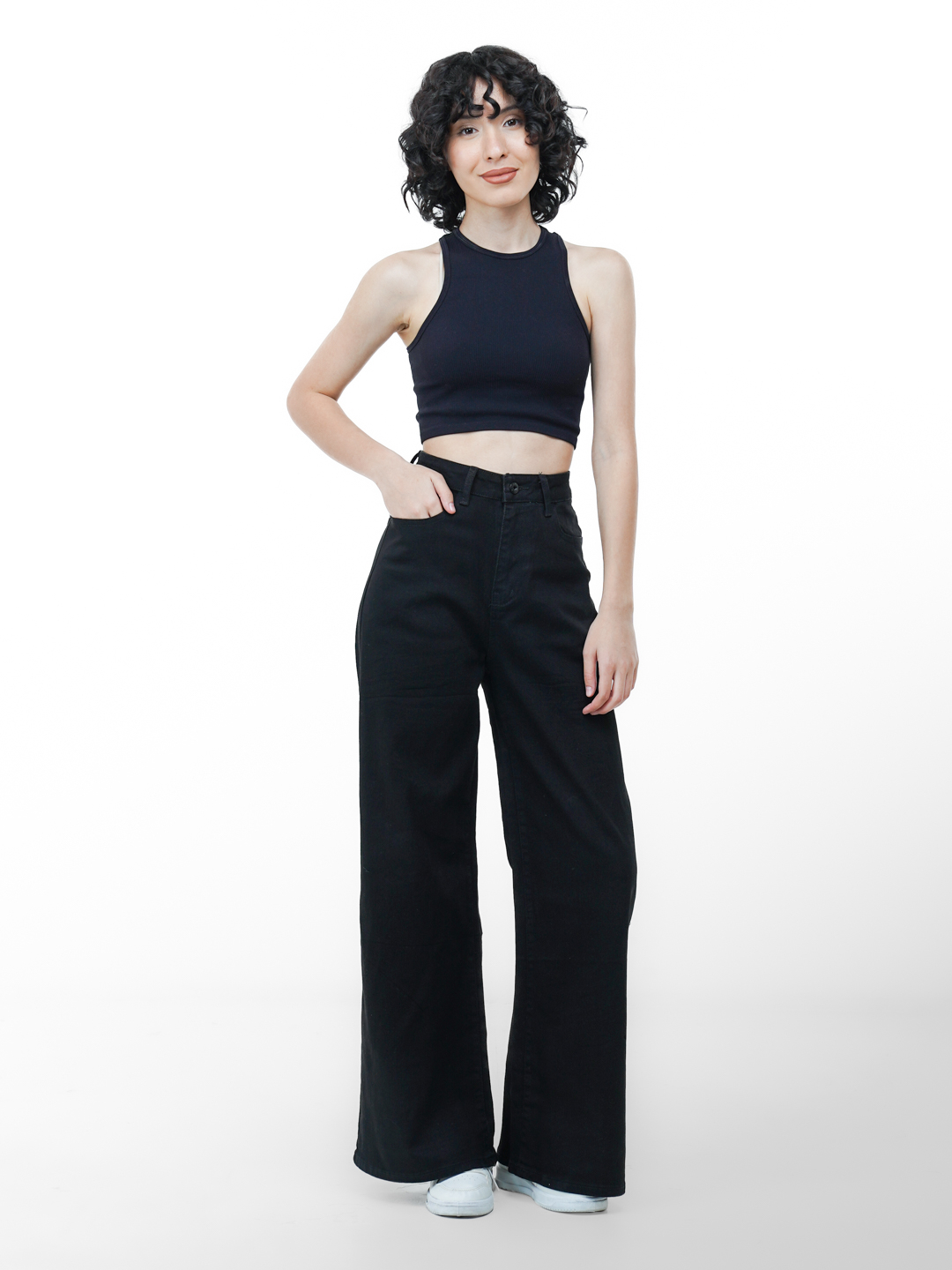 Sport kostyumidagi külotsiz qizlar