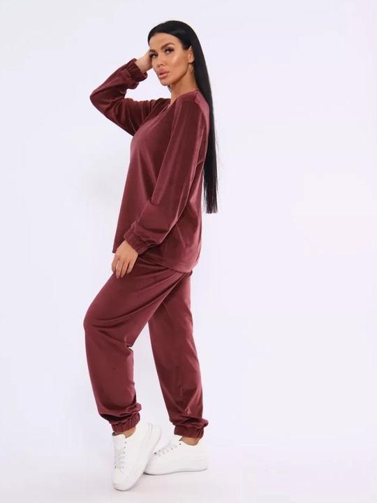 Velyur pijama, katta o'lchamli, jogger - shim va engi uzun kostyum bilan, uy uchun