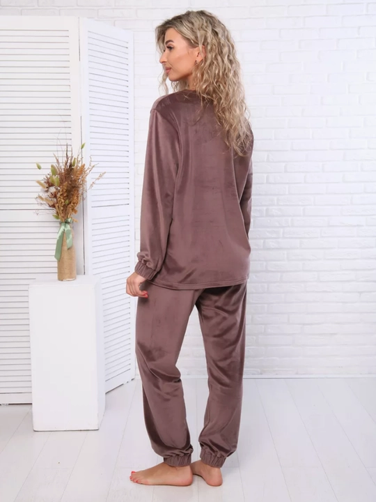 Velyur pijama, katta o'lchamli, jogger - shim va engi uzun kostyum bilan, uy uchun