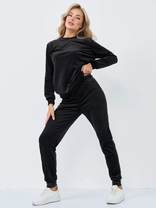 Velyur pijama, katta o'lchamli, jogger - shim va engi uzun kostyum bilan, uy uchun