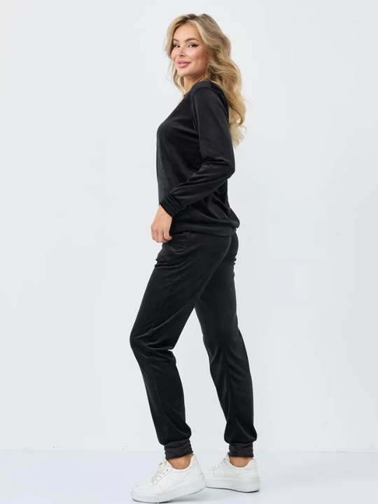 Velyur pijama, katta o'lchamli, jogger - shim va engi uzun kostyum bilan, uy uchun