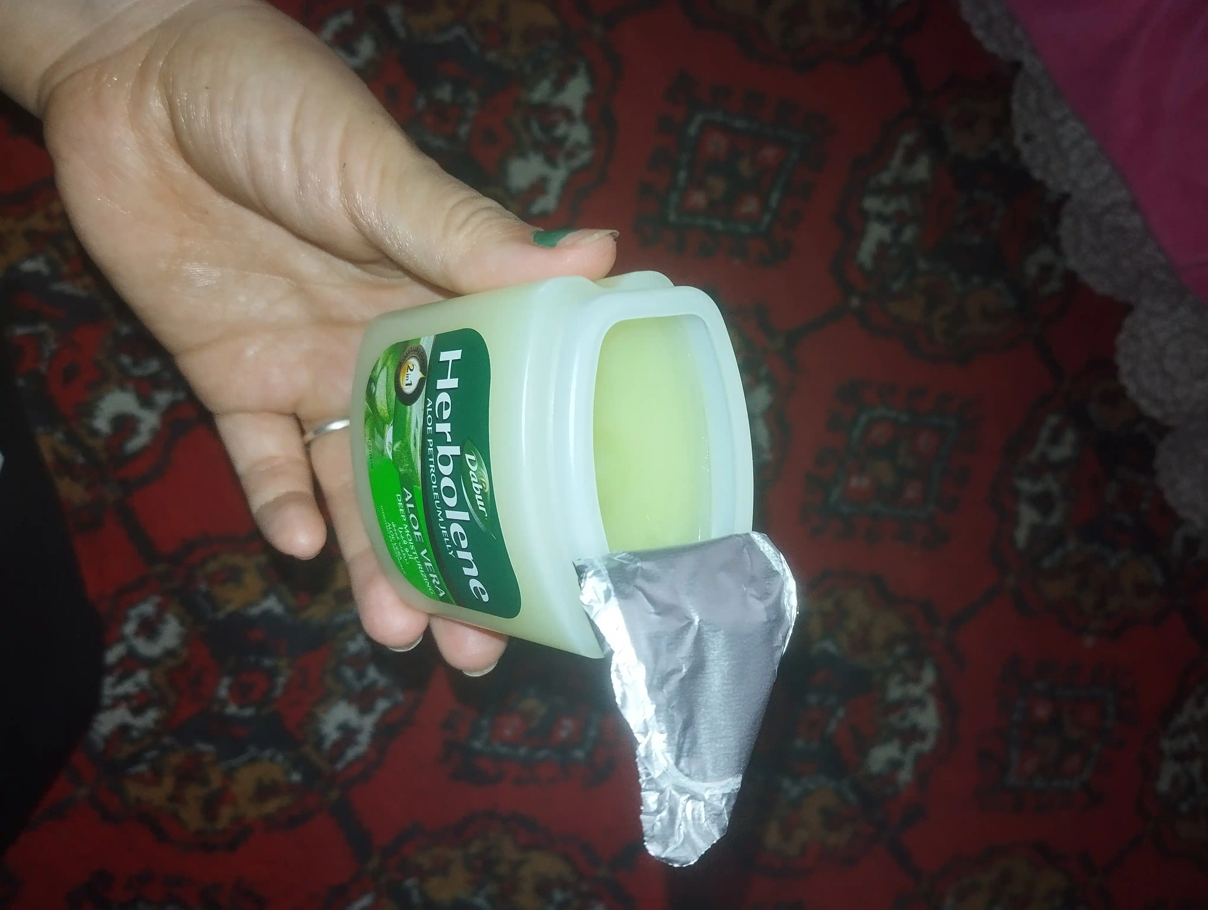 Vazelin Dabur Herbolene, aloe vera va E vitamin, yuz kremi, tana va lablar uchun