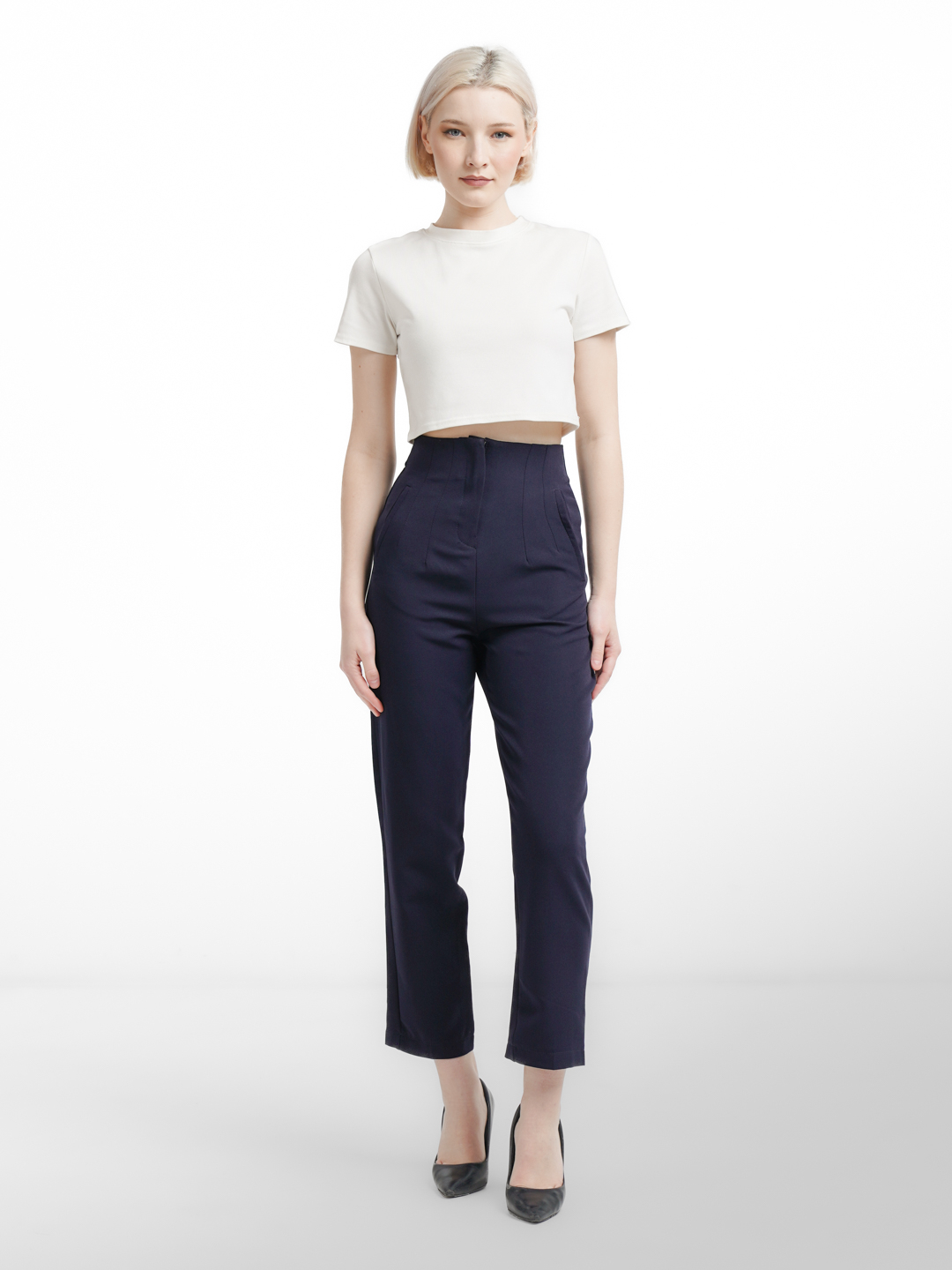 Nookie slot yalangoch Onamning yotoqxonasida