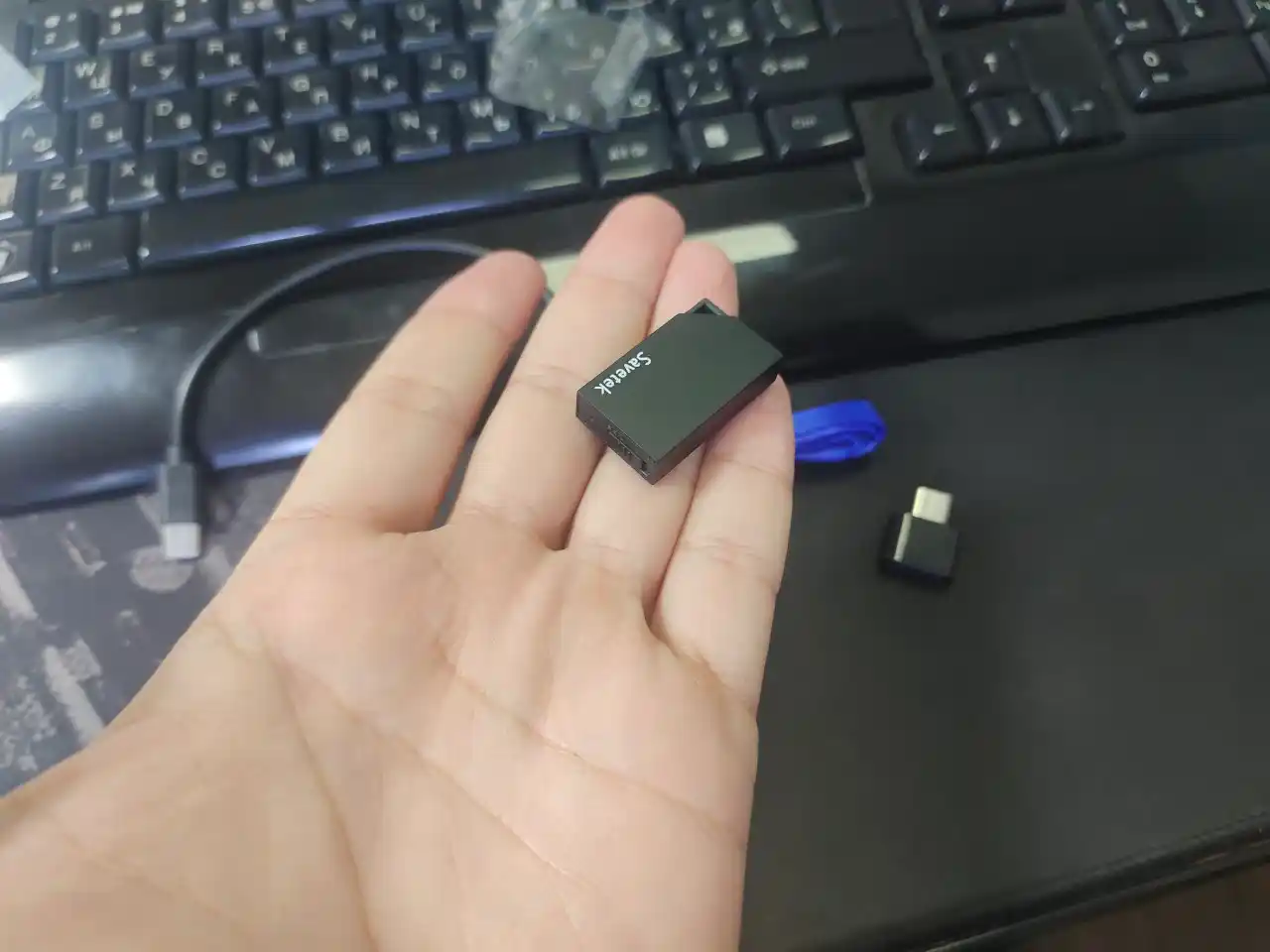 Mini diktofon, 8-10 soat to'xtovsiz ovoz yozadi + zaryadlovchi qurilma, 8 GB