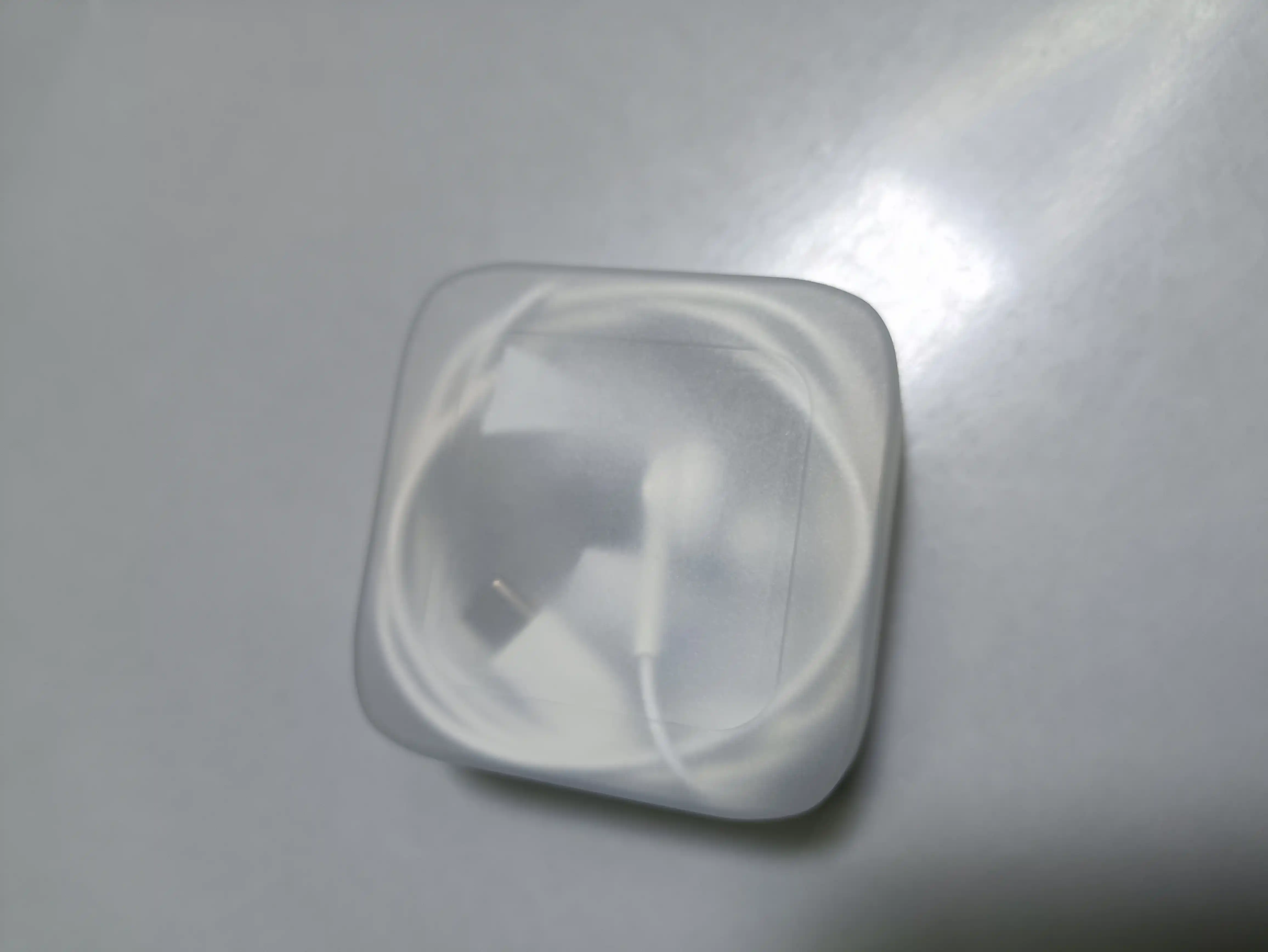 Simli quloqchinlar EO-IC100 AKG Type-C mikrofon bilan