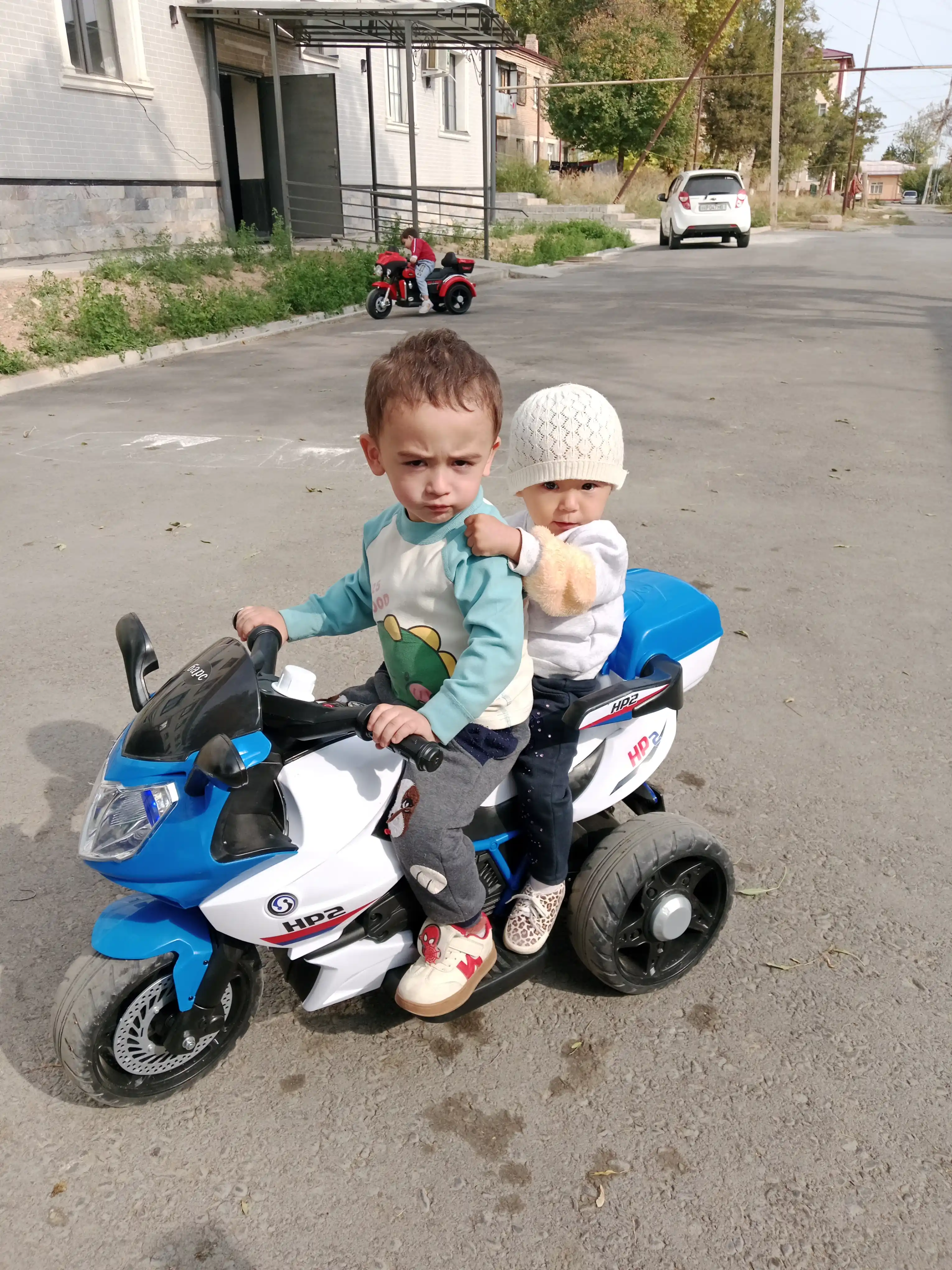 Bolalar elektr transporti, elektromototsikl, elektromobil, kvadrotsikl