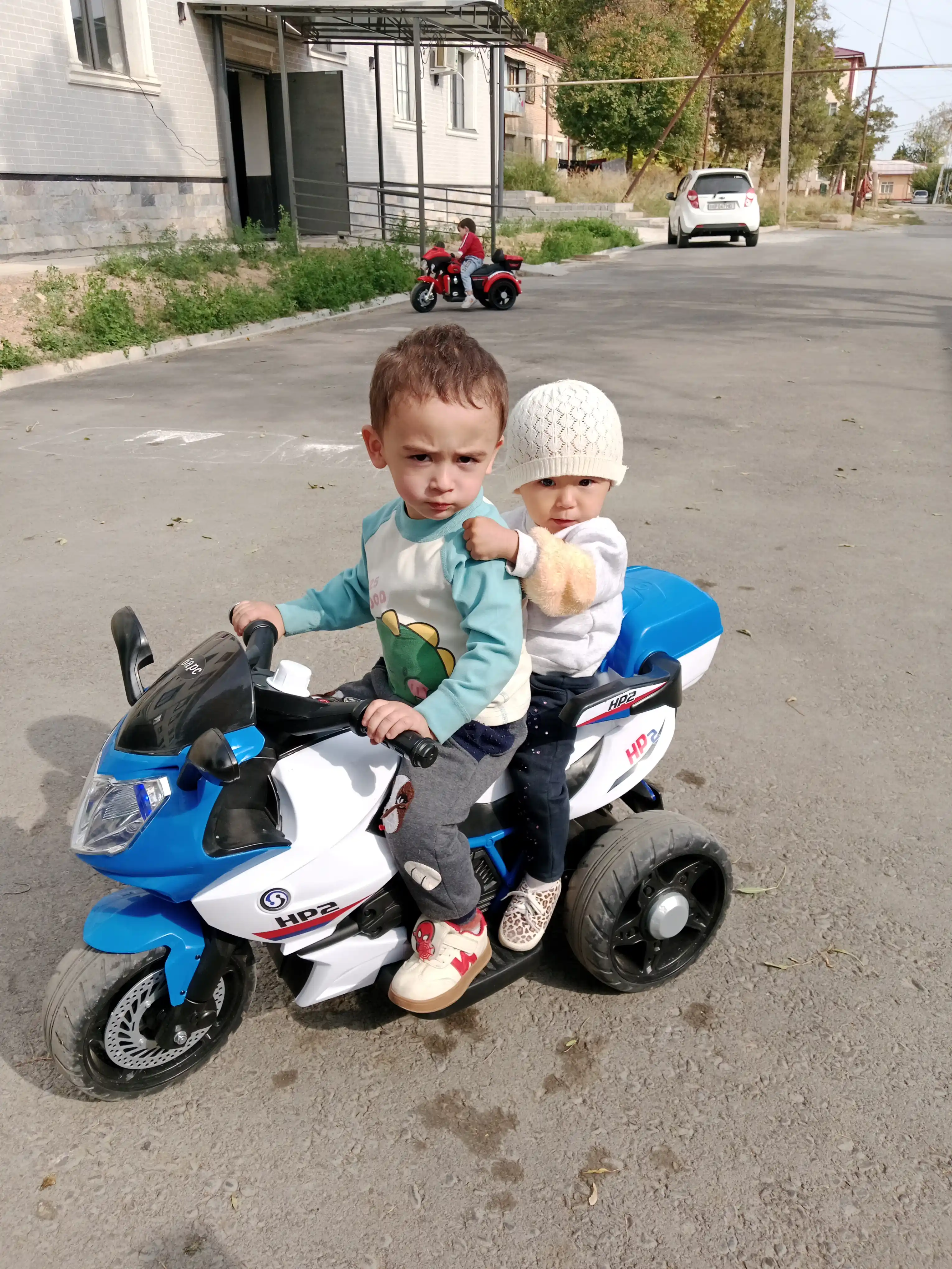 Bolalar elektr transporti, elektromototsikl, elektromobil, kvadrotsikl