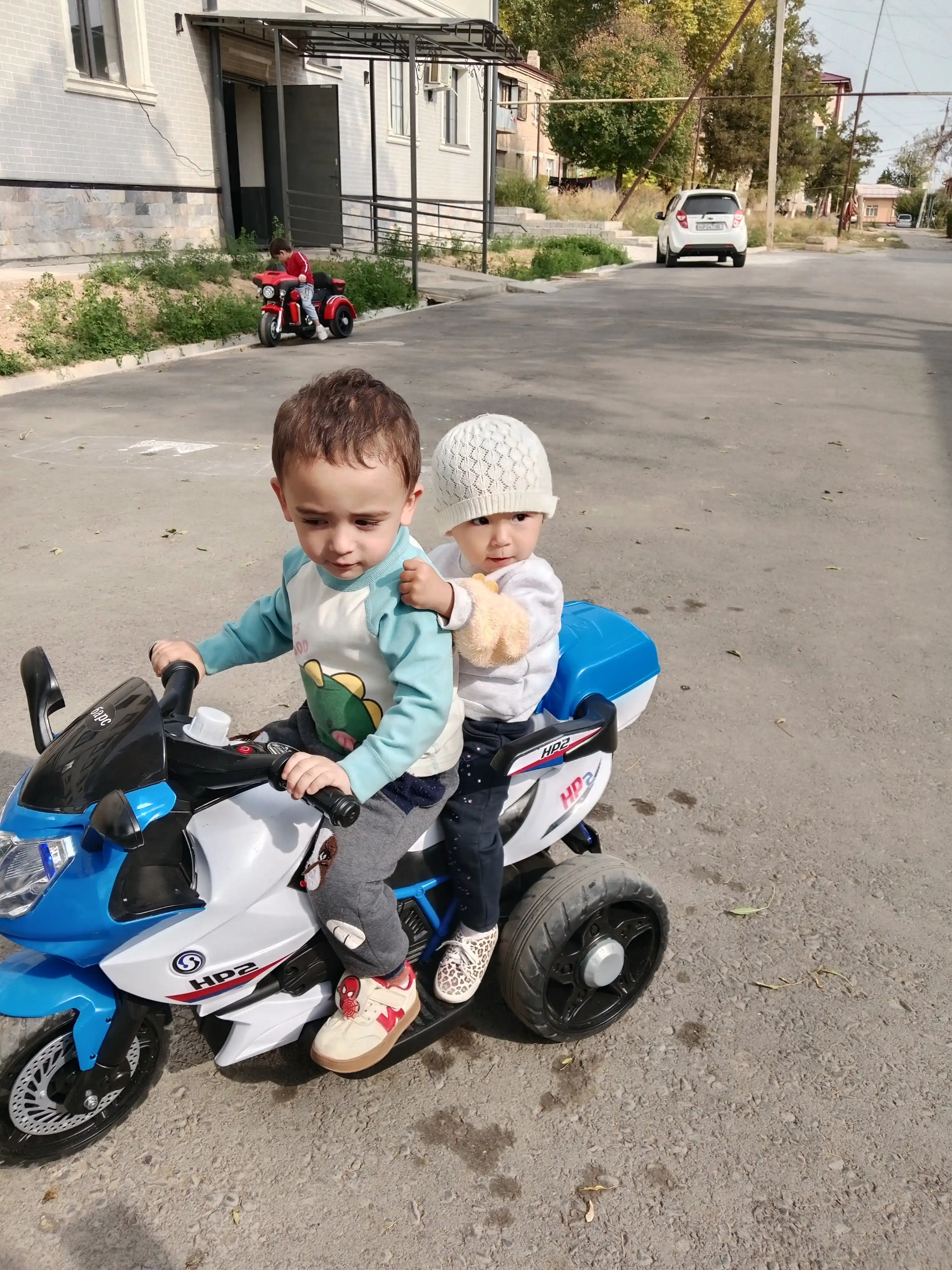 Bolalar elektr transporti, elektromototsikl, elektromobil, kvadrotsikl