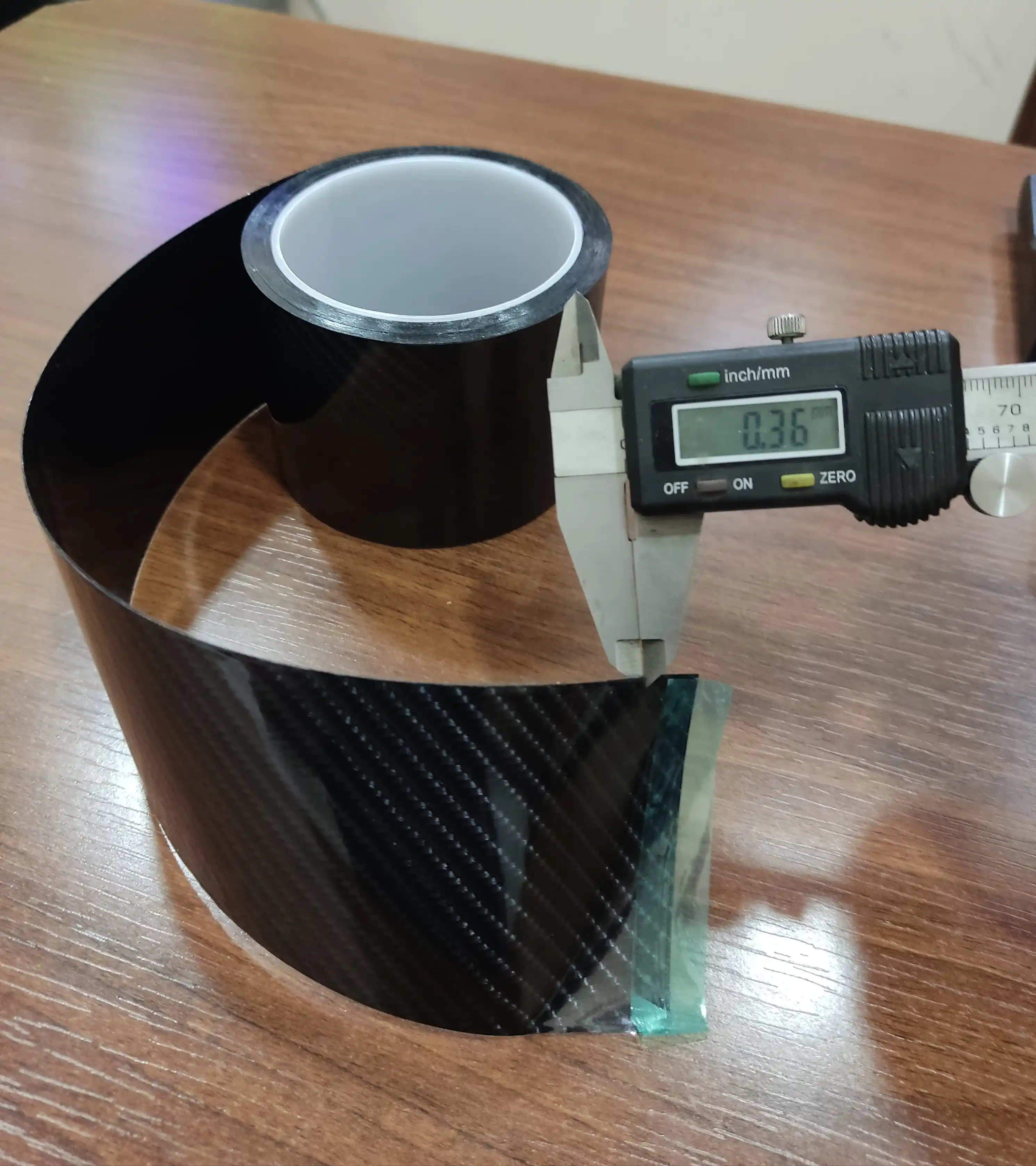Avtomobil tokchalari uchun himoya uglerod plyonka, 6D, qora
