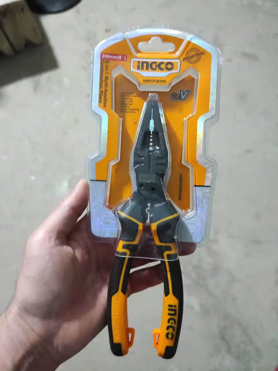 Универсальные плоскогубцы INGCO HMFCP28200