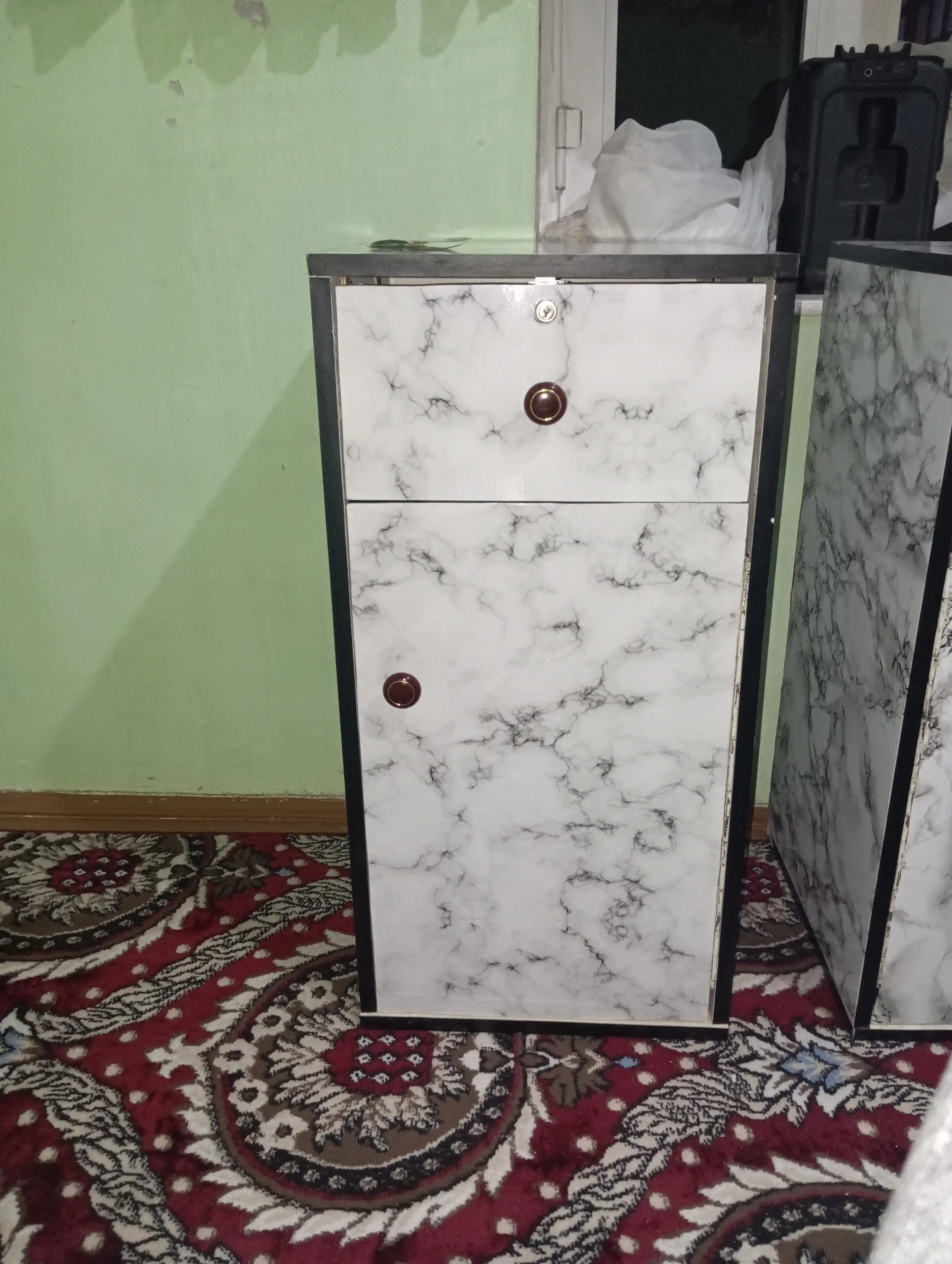 Gulqog‘oz, oshxona va mebel uchun o‘zi yopishadigan, 3 m * 60 sm o‘lchamli, laminat plyonka
