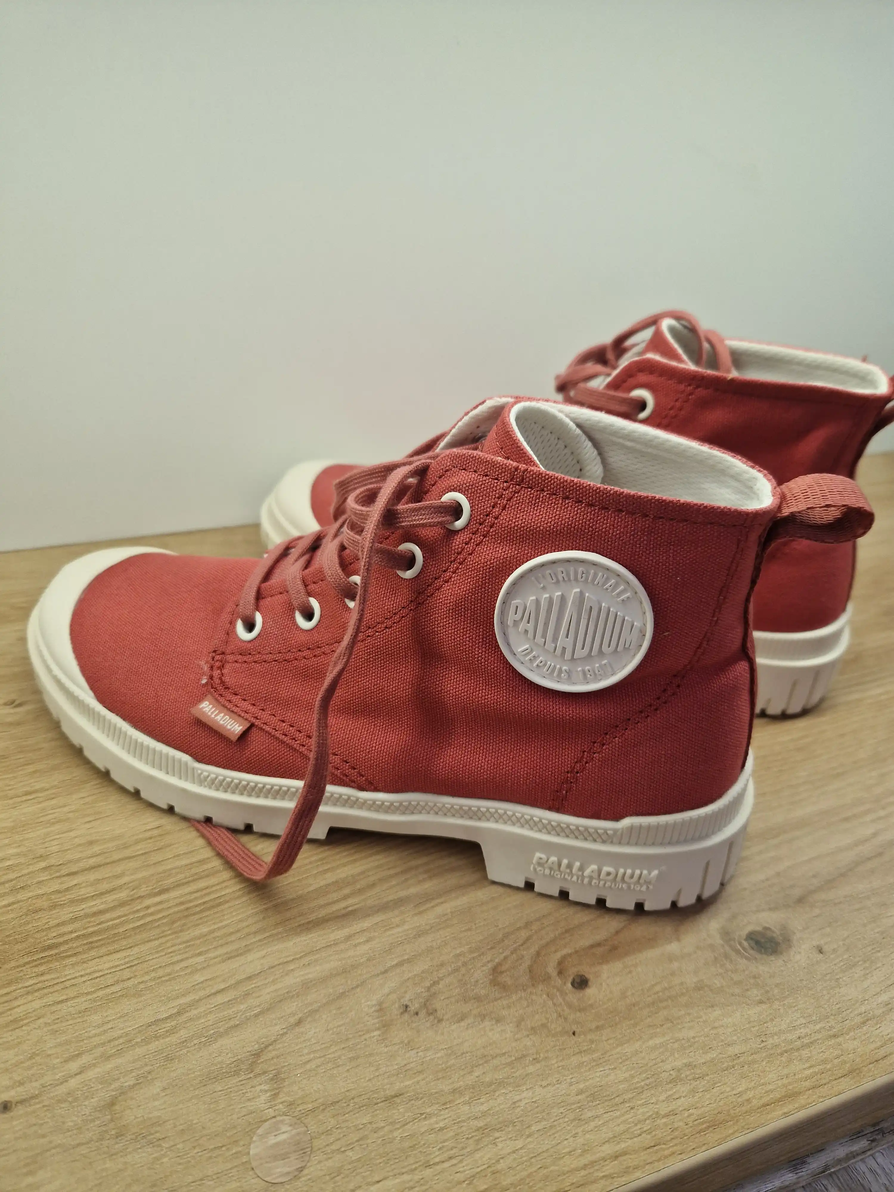 Ayollar uchun kedalar Palladium Pampa SP20 HI CVS