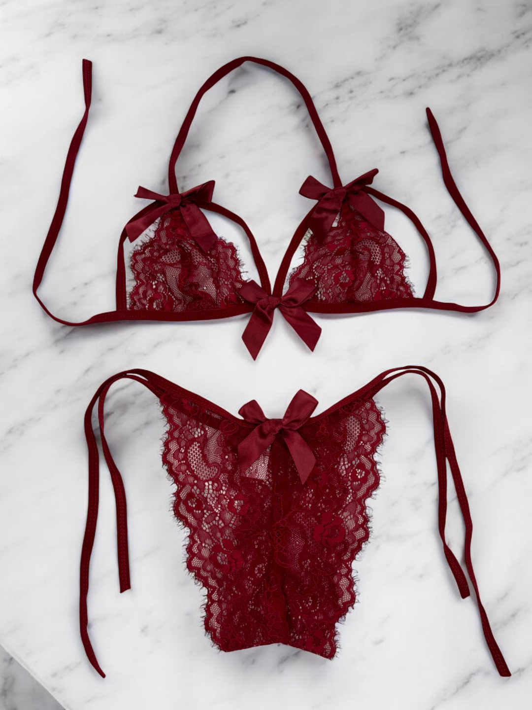 Qiz jinsiy aloqa mashinasi bilan jinsiy aloqada boladi va mashina tobora kuchayib bormoqda.