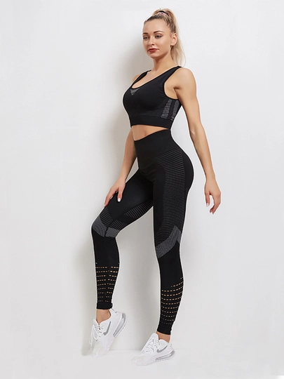 Ayollar uchun fitnes kostyumi, legginslari va top, 2 tasi 1 da