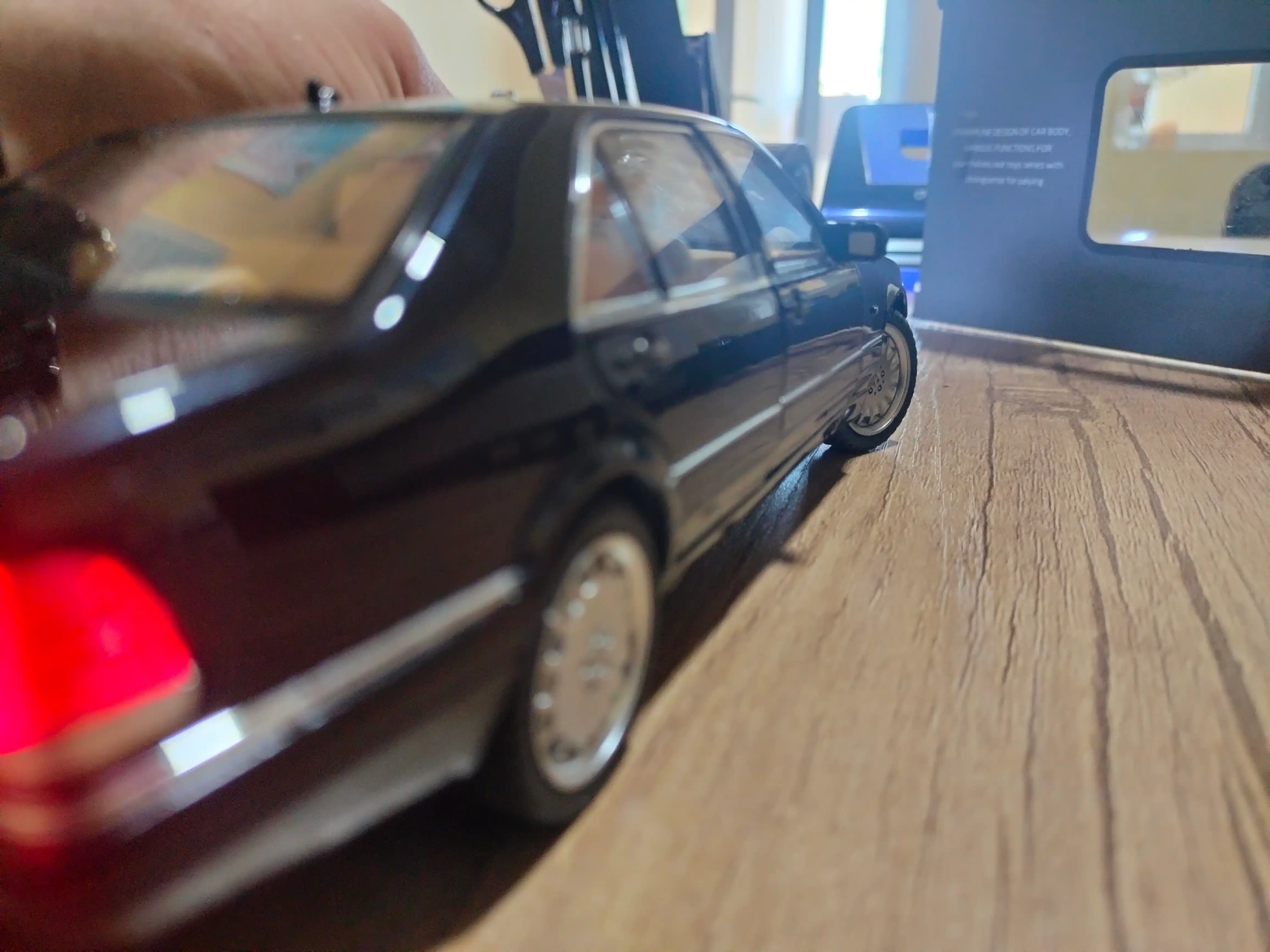 O'yinchoq metall mashinasi Mercedes-Benz AMG 6.3, Nissan Skyline GTR "Jinlifang" 1:24