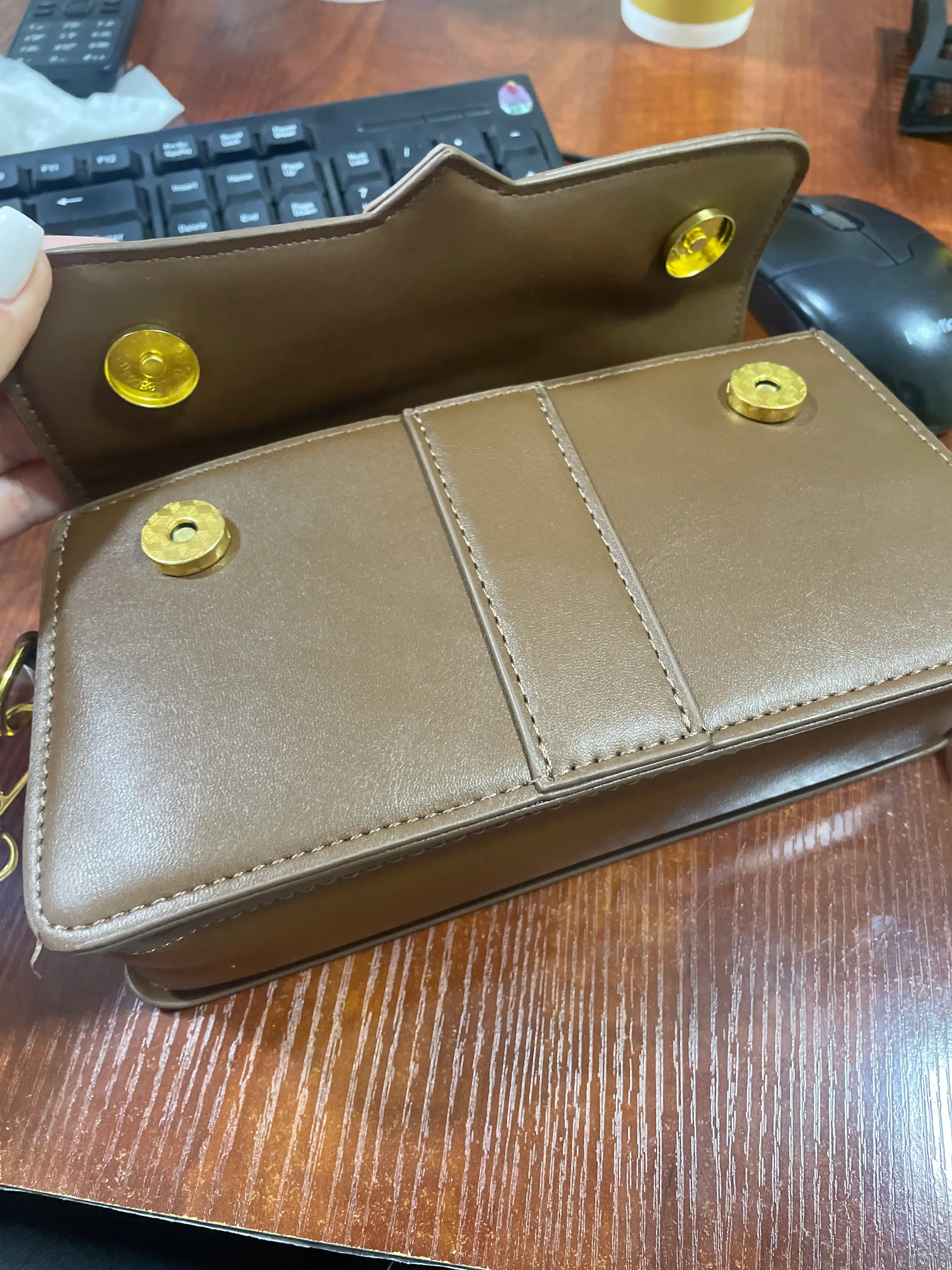 Ayollar baget sumkasi, yelkama