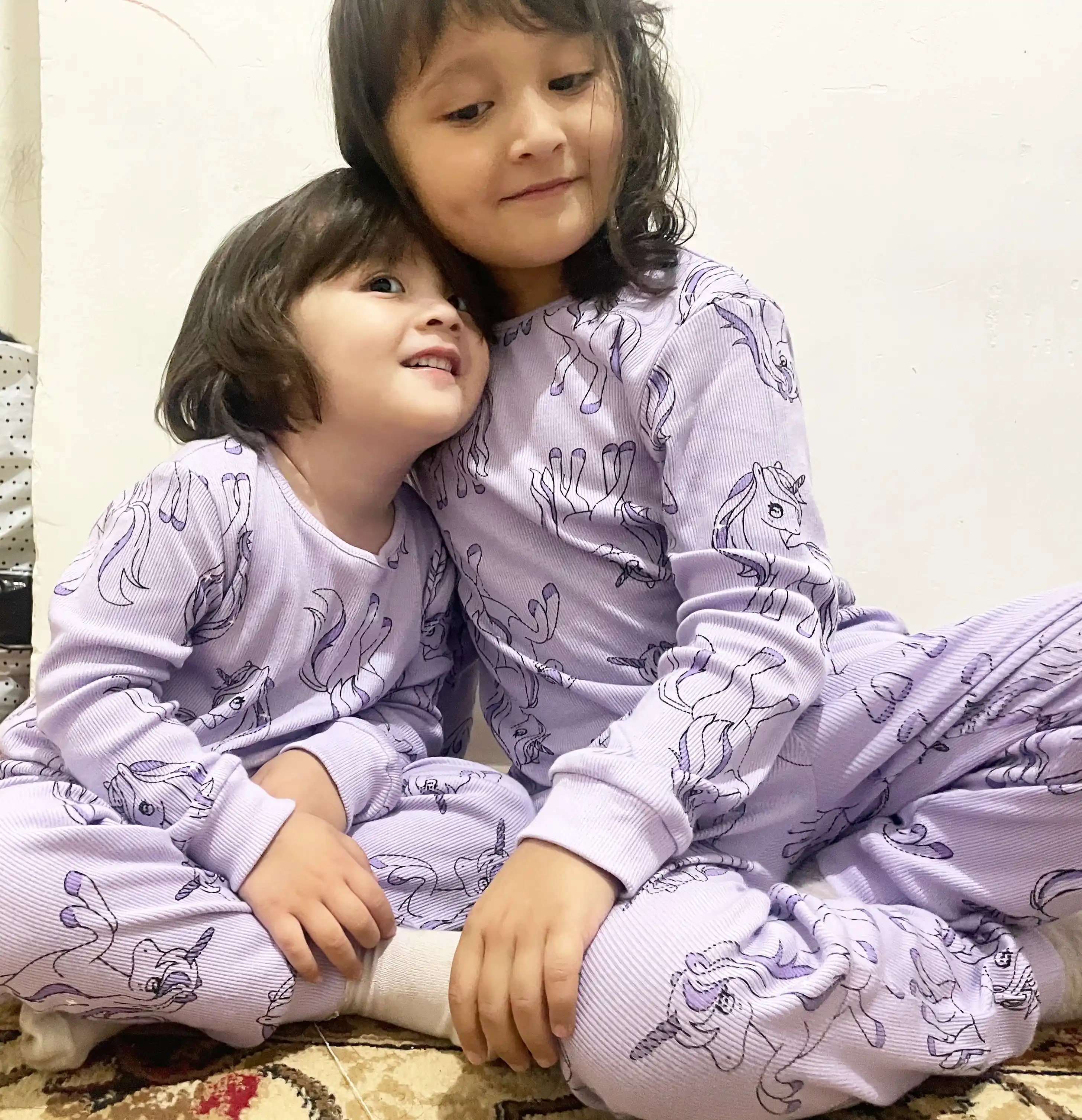 Qizlar uchun bolalar pijamasi, NEO kofta va shimlar to‘plami