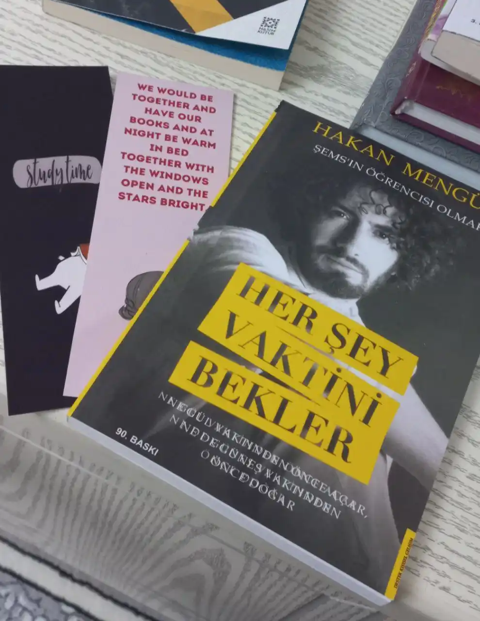 Her Sey Vaktini Bekler - Hakan Menguc