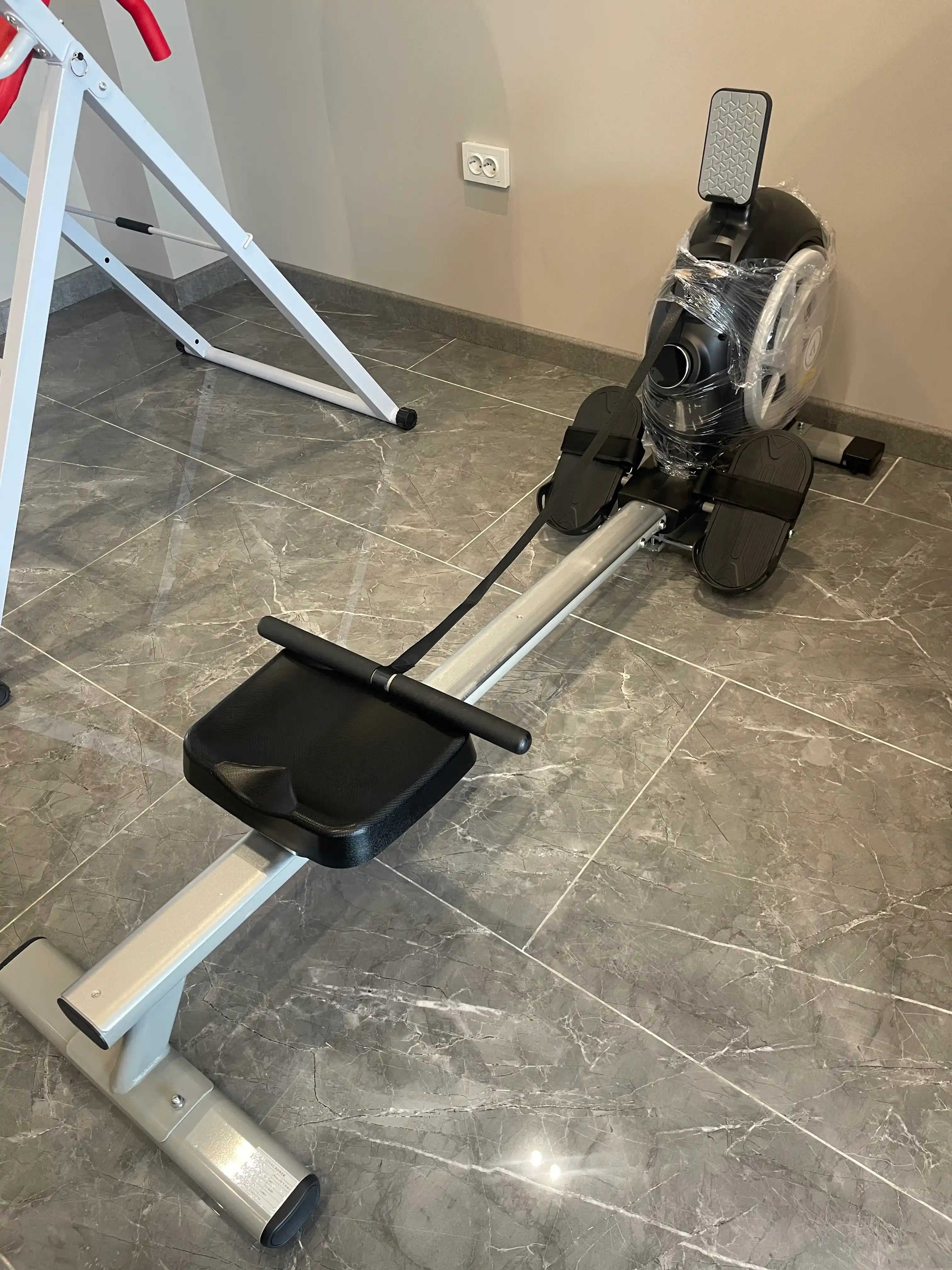 Гребной тренажер Genau Rower RW500 Hydro, гибридная система нагружения, до 160 кг *RW1-01A