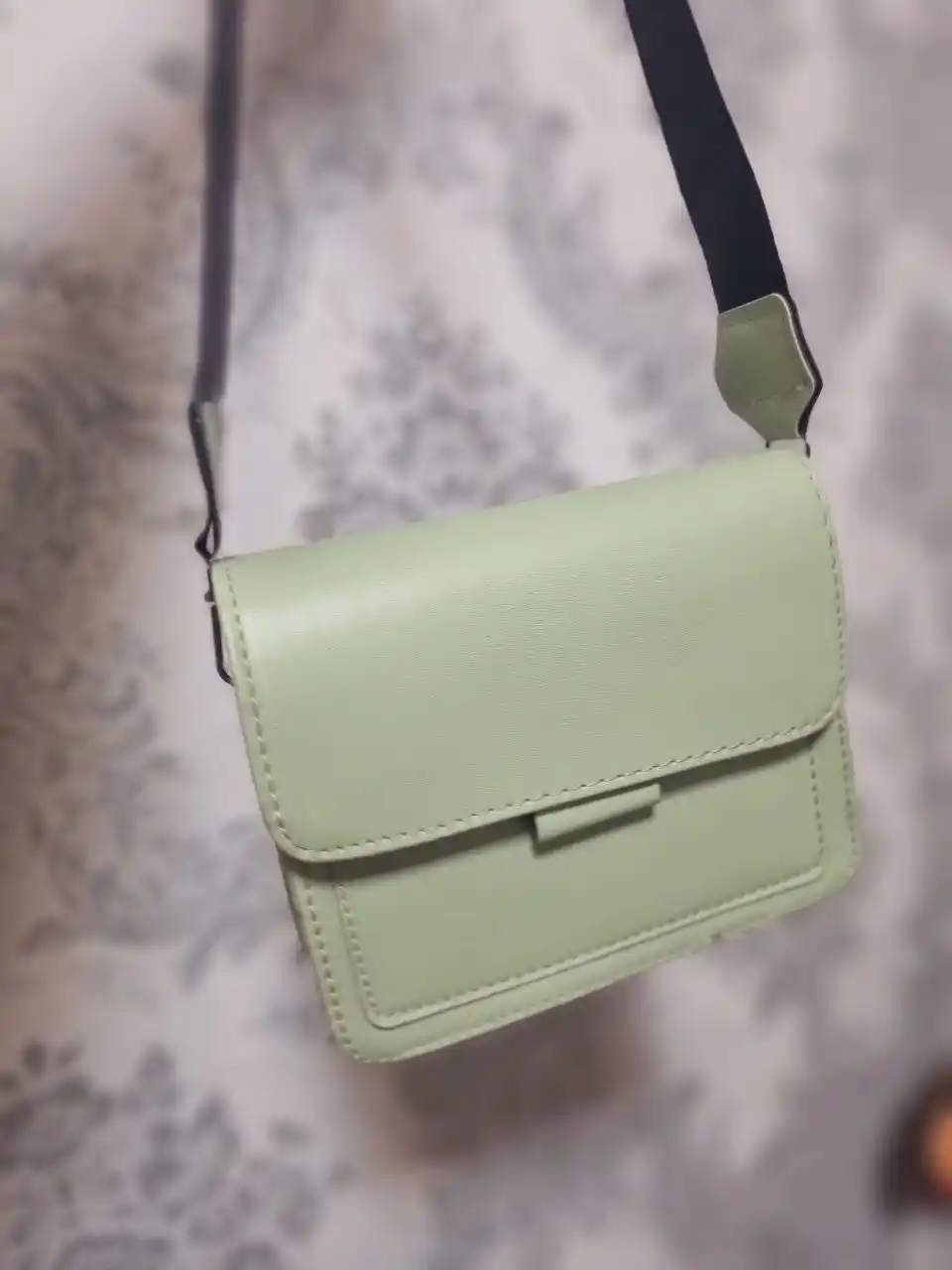 Ayollar yelkama sumkasi Liberty, eko-charm