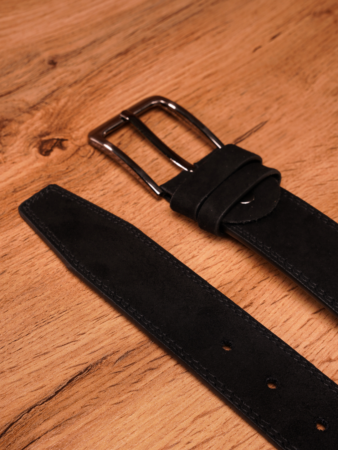 Erkaklar belbog‘i LION BELT - eko charm va zamsh, kundalik va klassik kiyimlar uchun